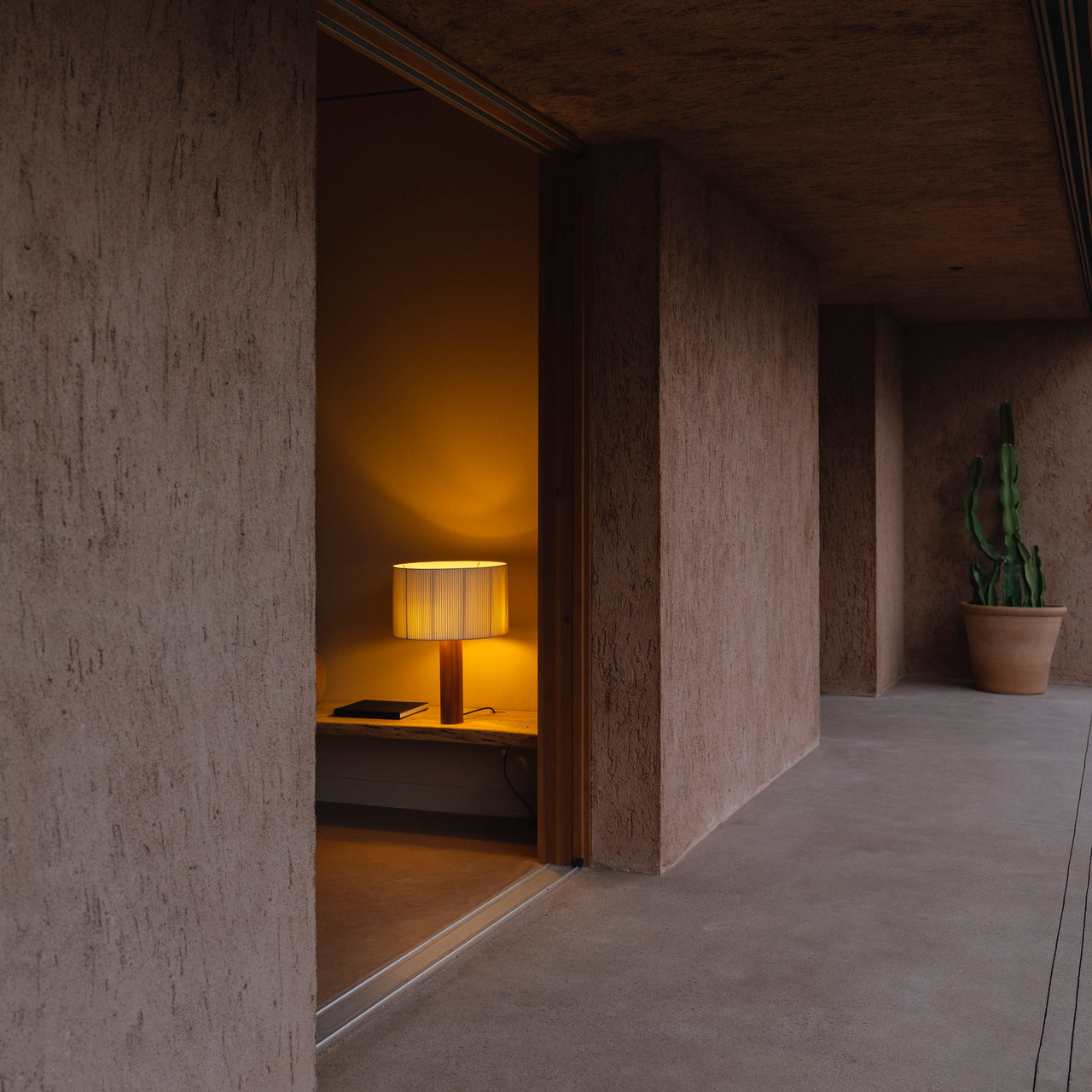 Moragas Table Lamp