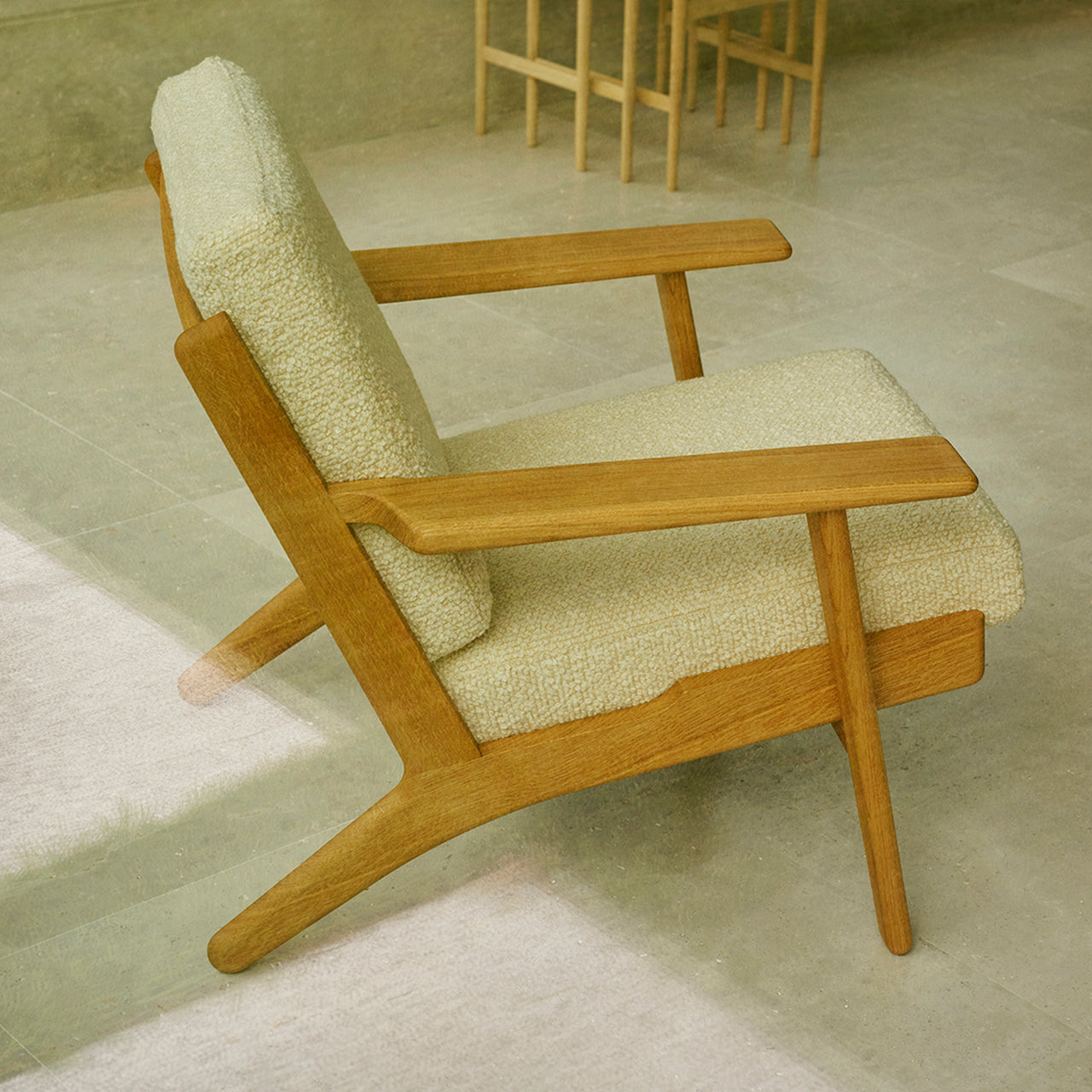 CH290 Lounge Chair