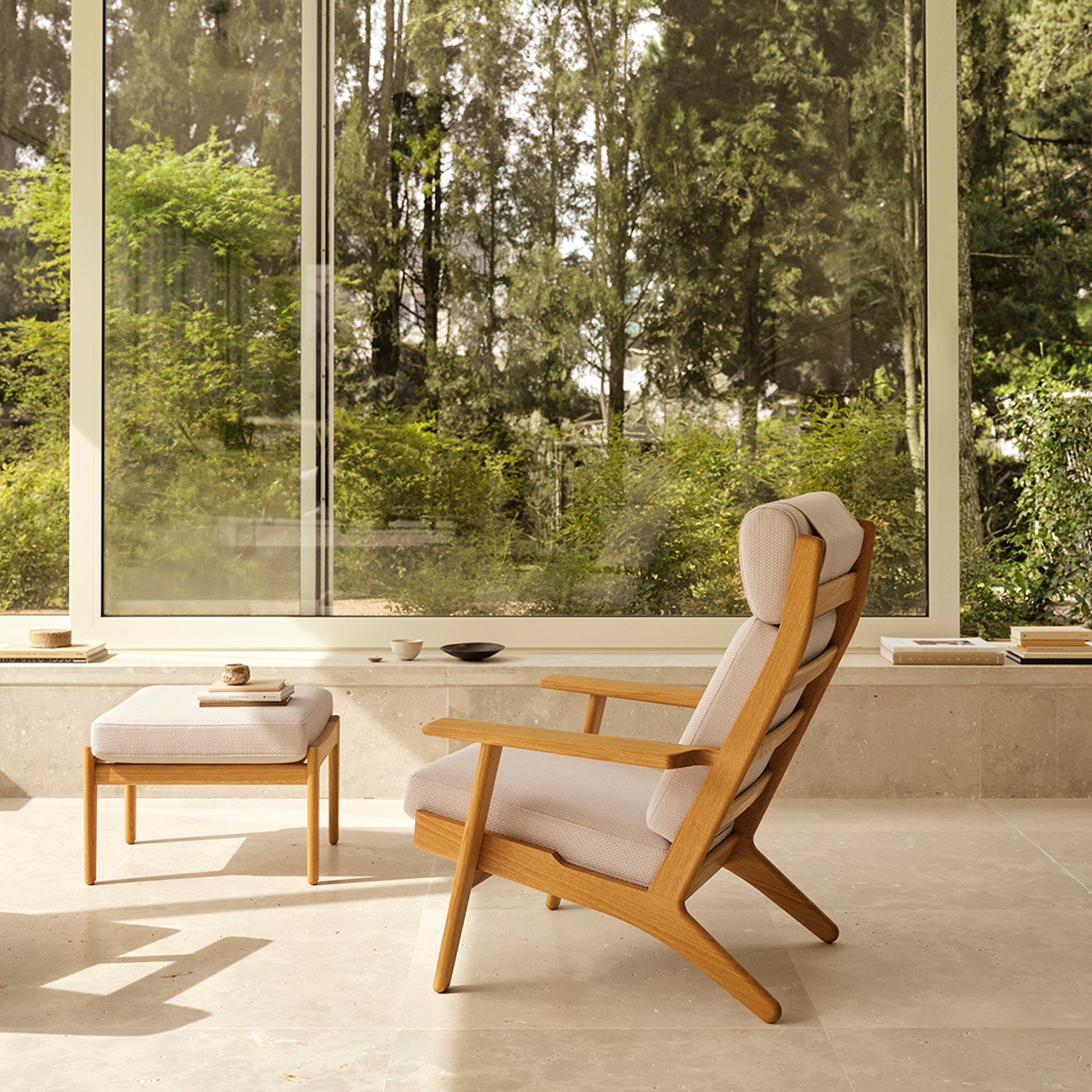 CH291 Lounge Chair