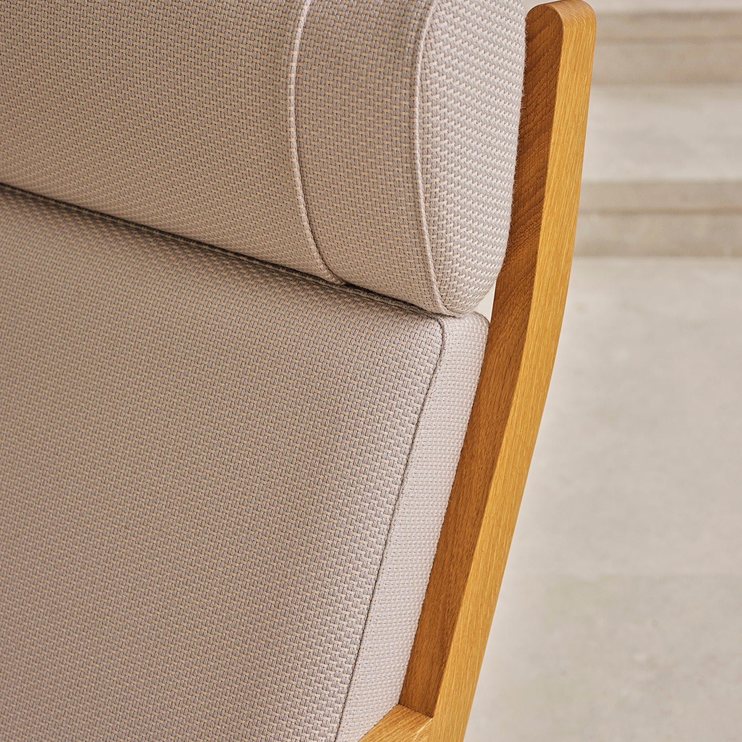 CH291 Lounge Chair
