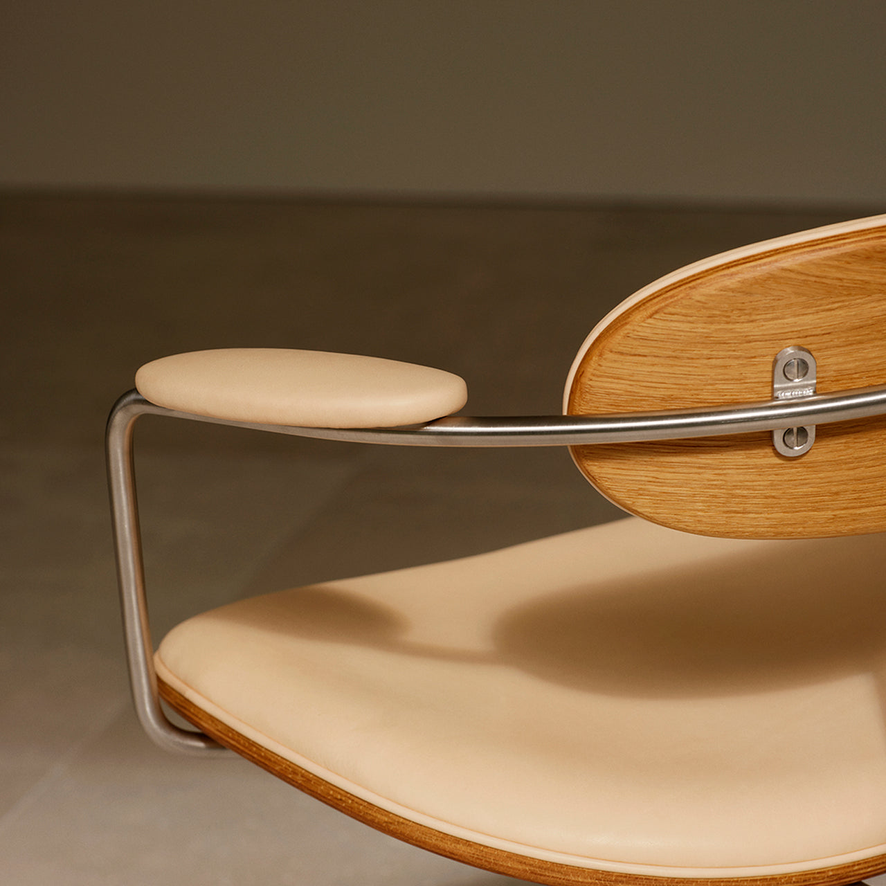 CH621 Swivel Chair
