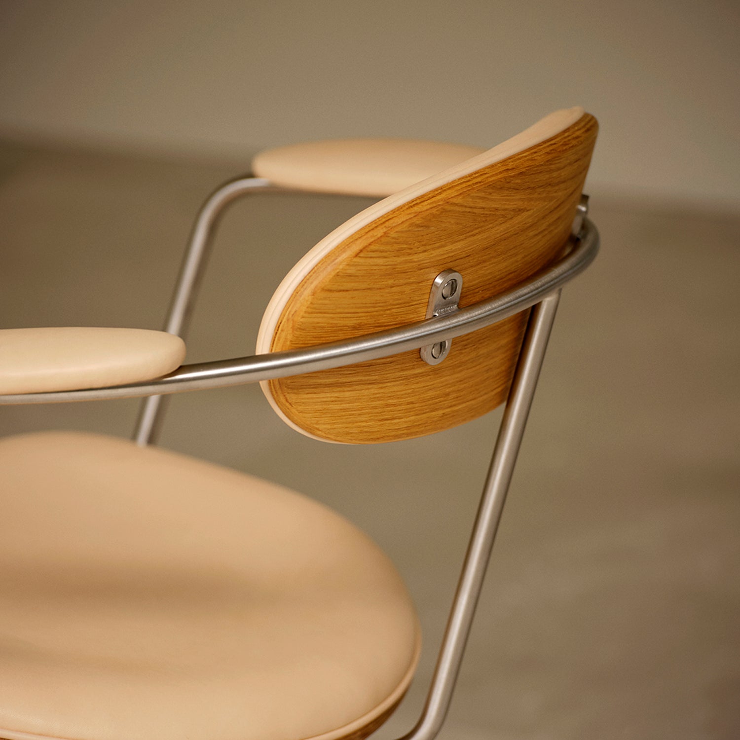 CH621 Swivel Chair