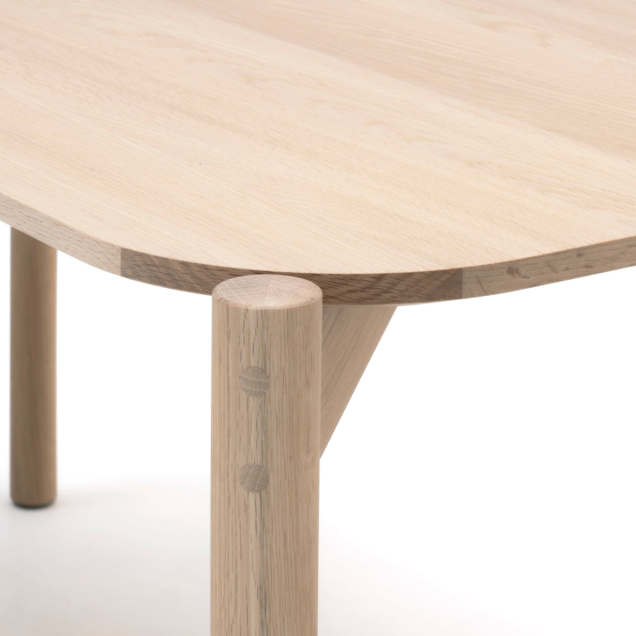 Castor Dining Table: DI