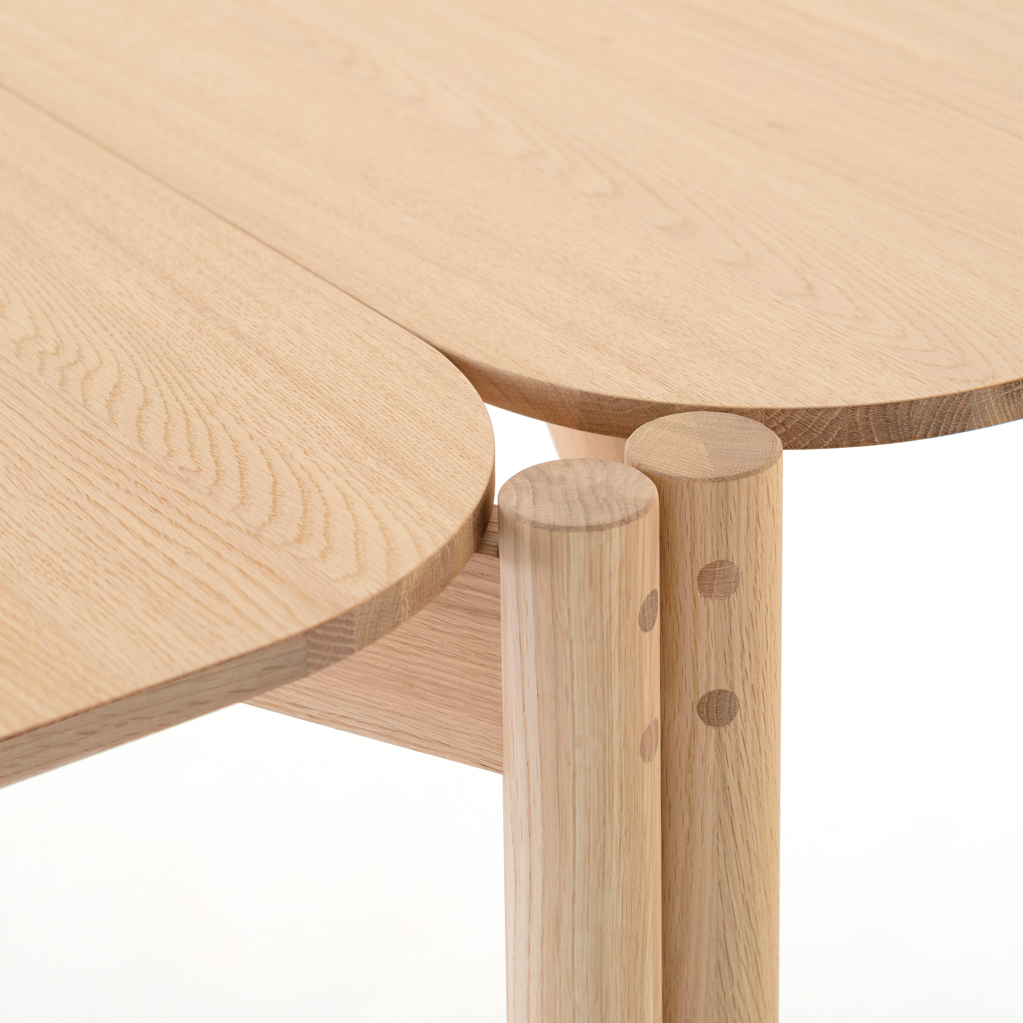 Castor Dining Table: DI