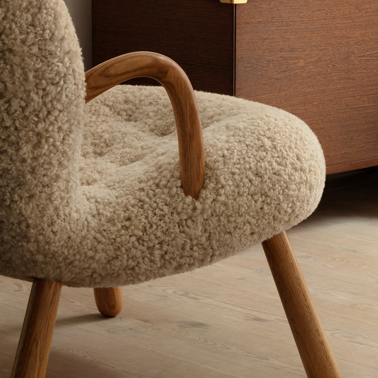 Clam Chair: DI