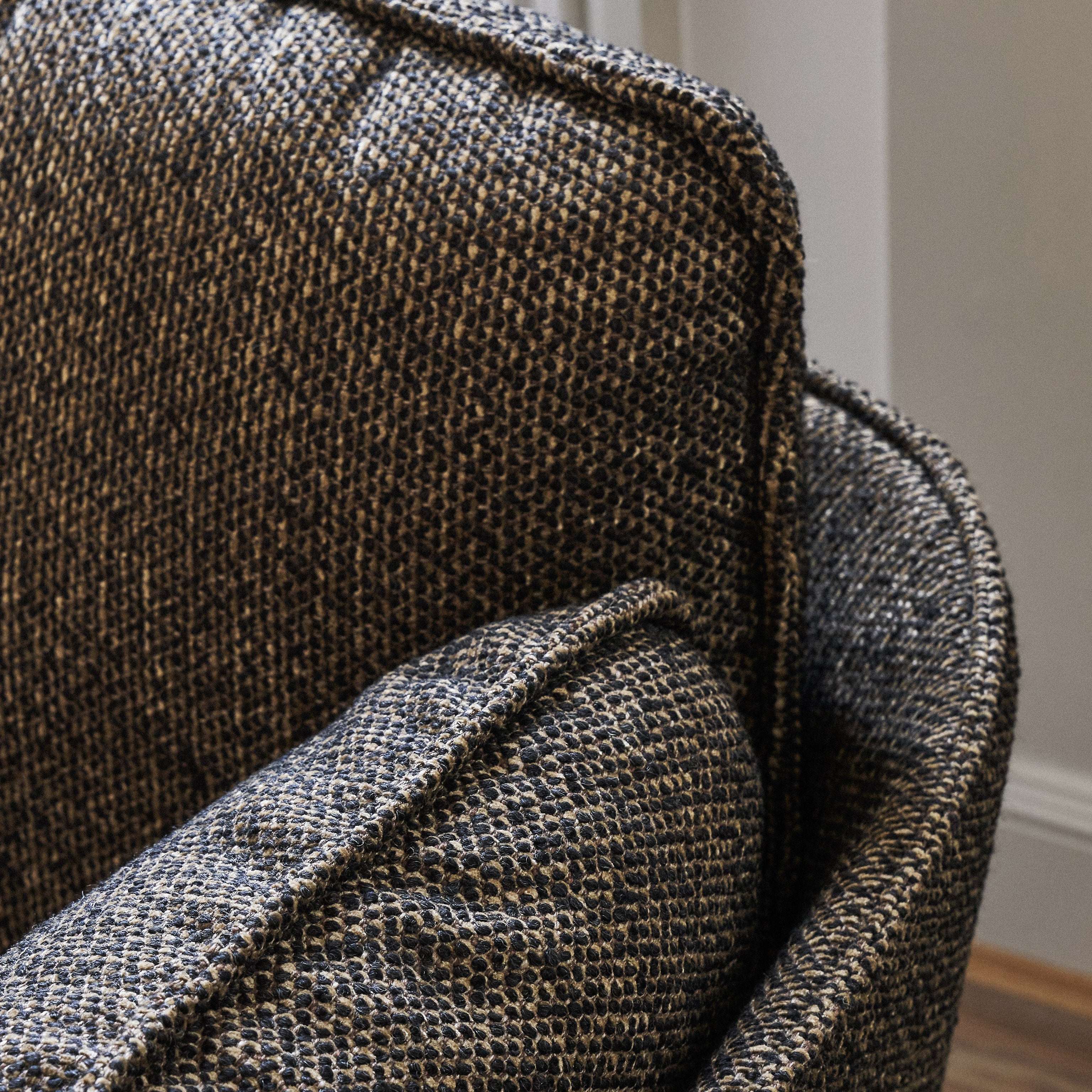 Cloud Lounge Chair: LN1 + DI