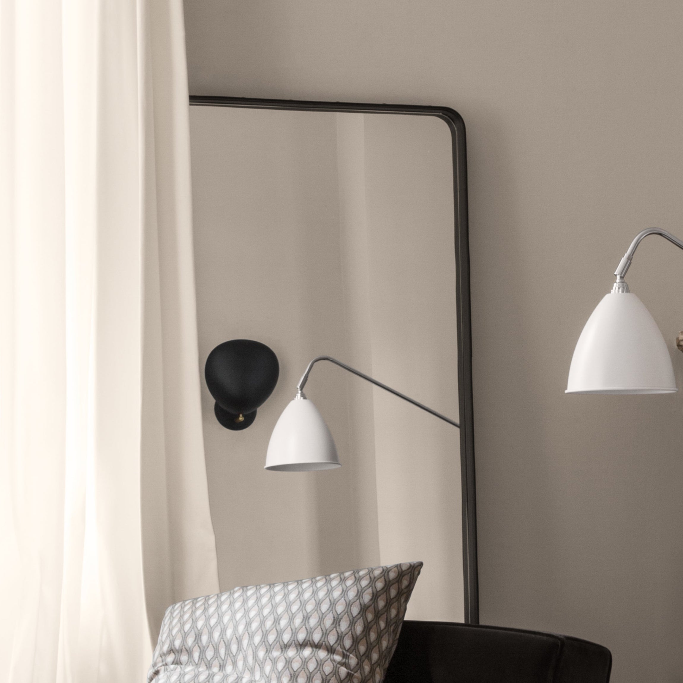 Cobra Wall Lamp: LS