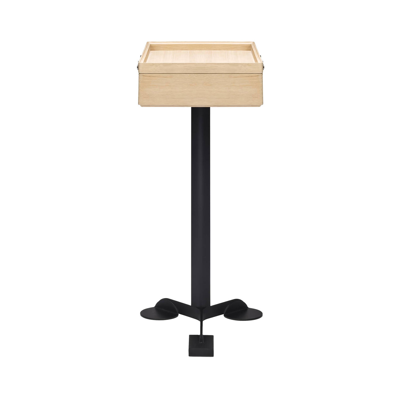 Comodo Side Table: Lacquered Oak