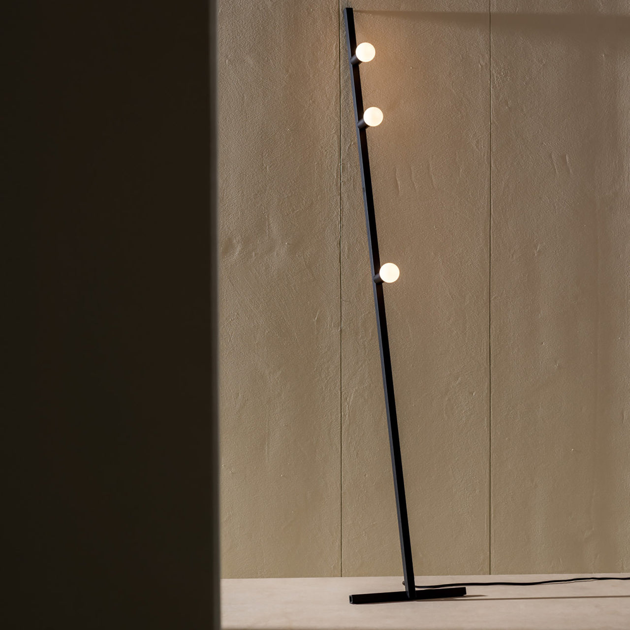 Dot Line Floor Lamp