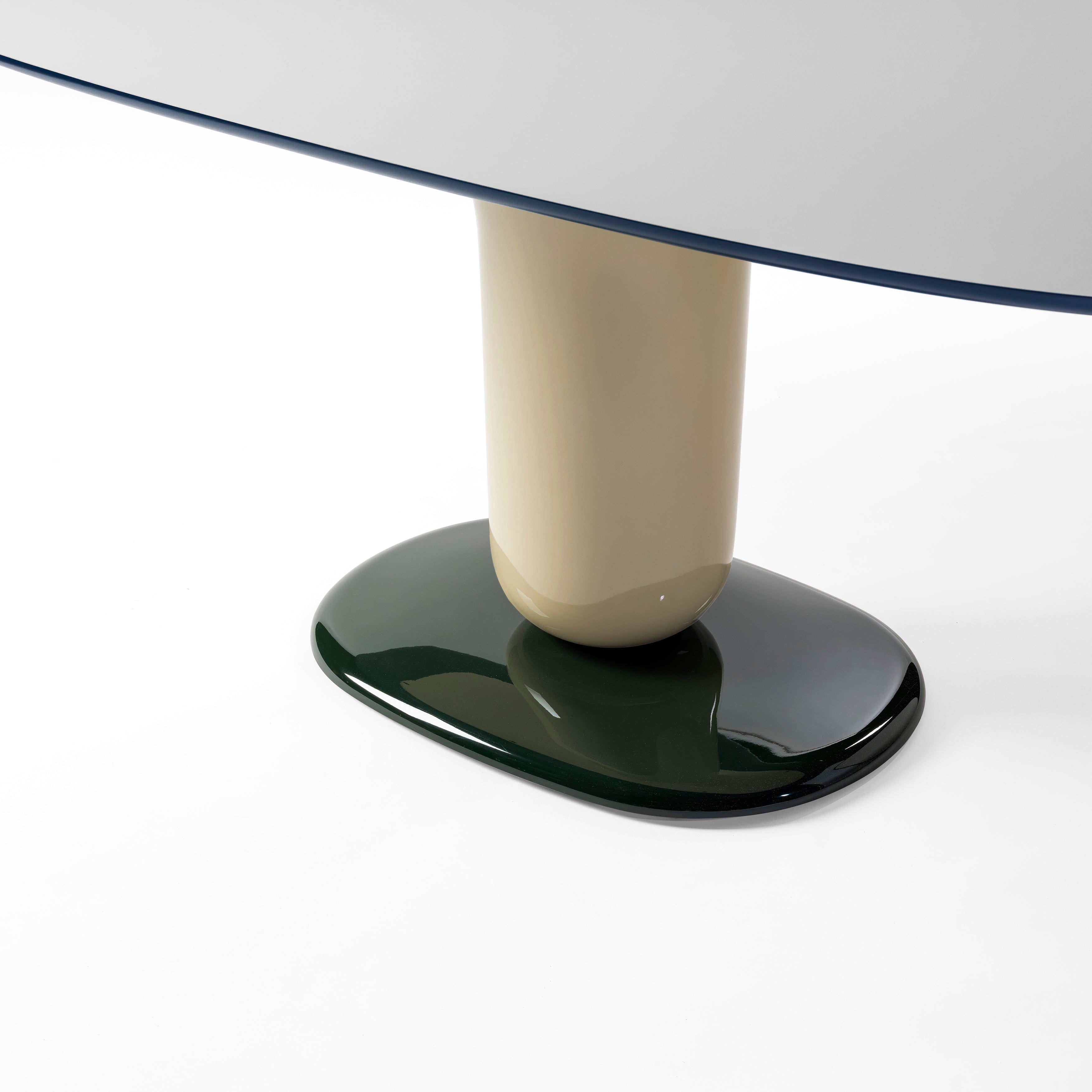 Explorer Oval Dining Table: Single Pedestal