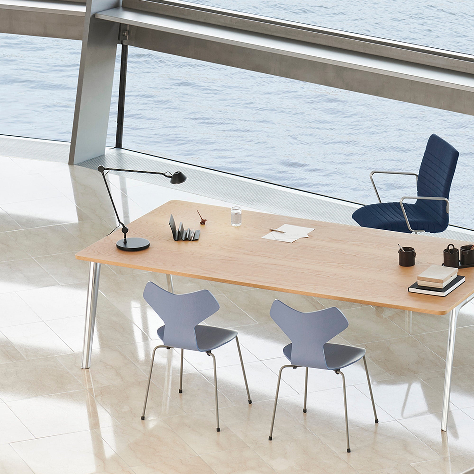 AQ01 Table Lamp: LS