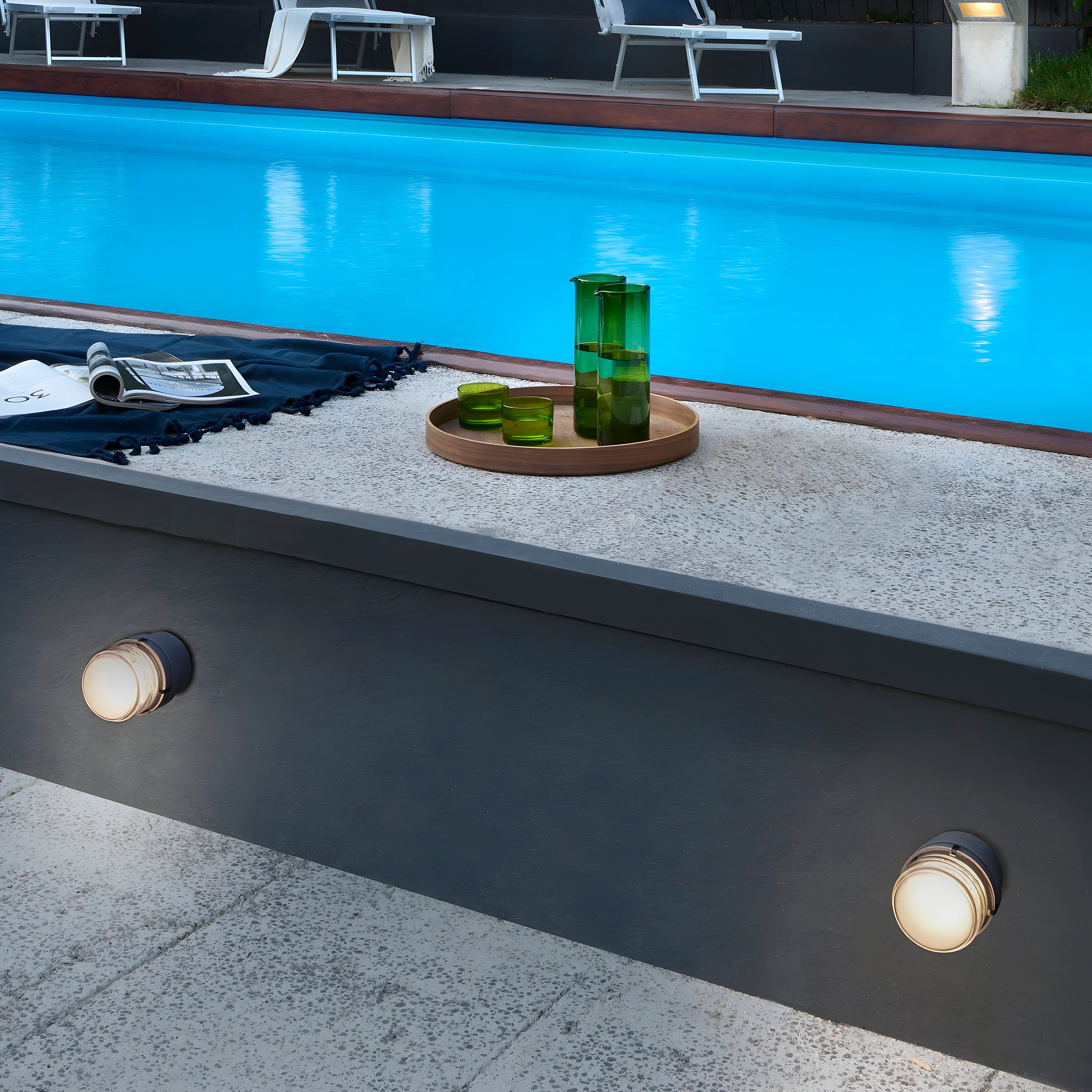 Fresnel Wall Lamp: Outdoor