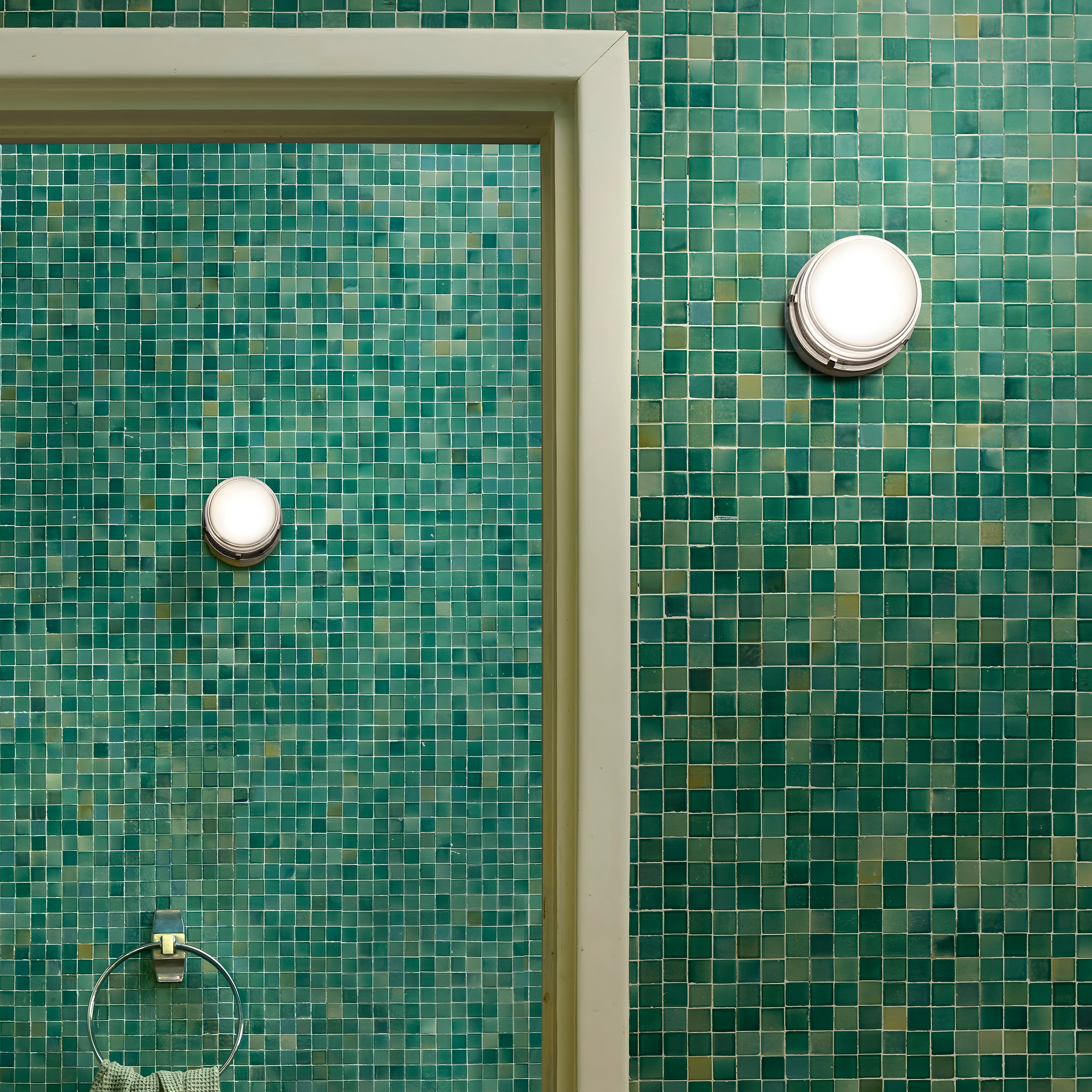 Fresnel Wall Lamp: Outdoor