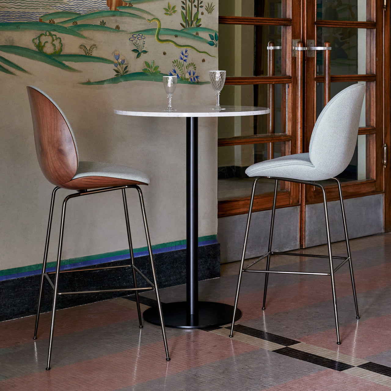 Gubi 1.0 Bar Table: Round