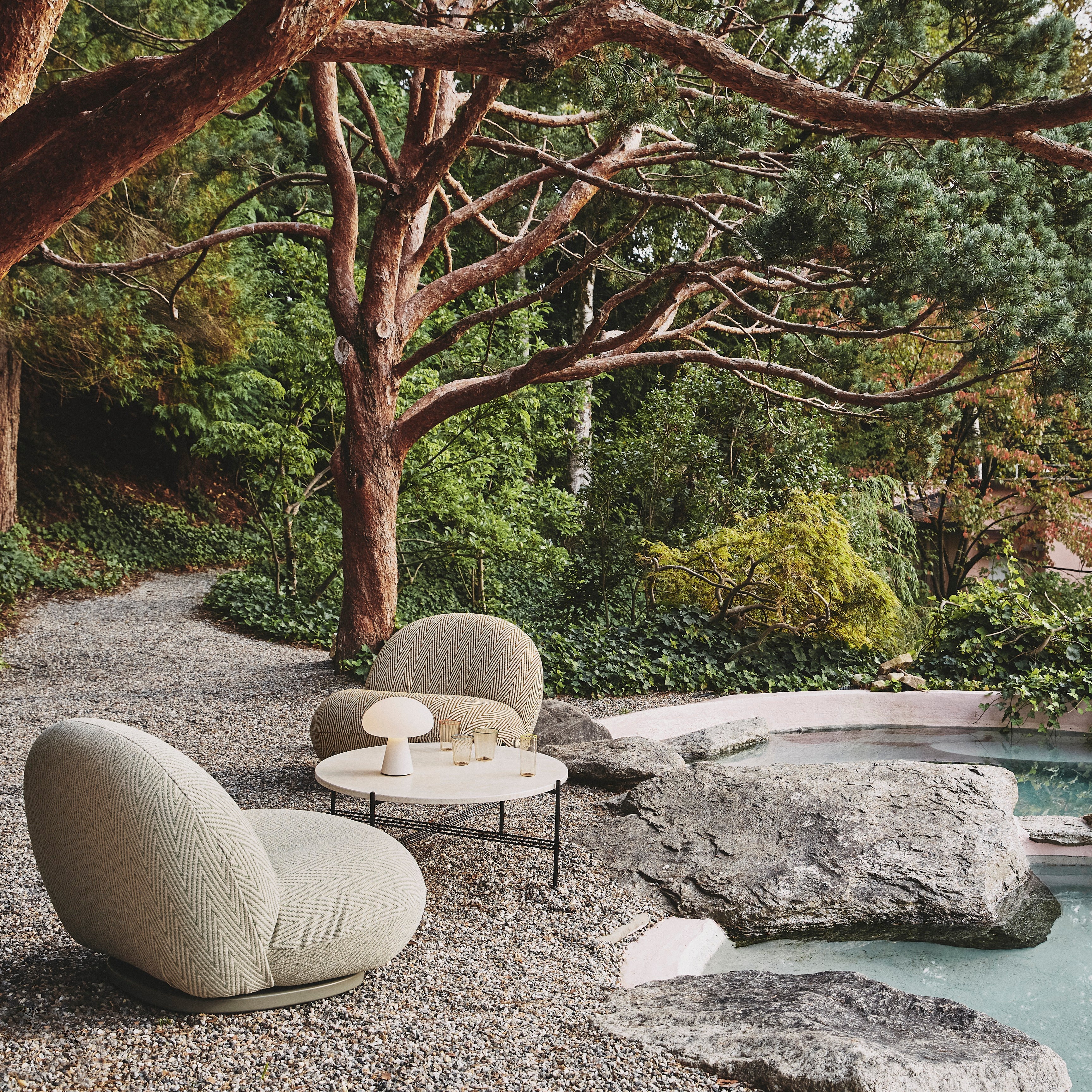 Obello Table Lamp: Outdoor