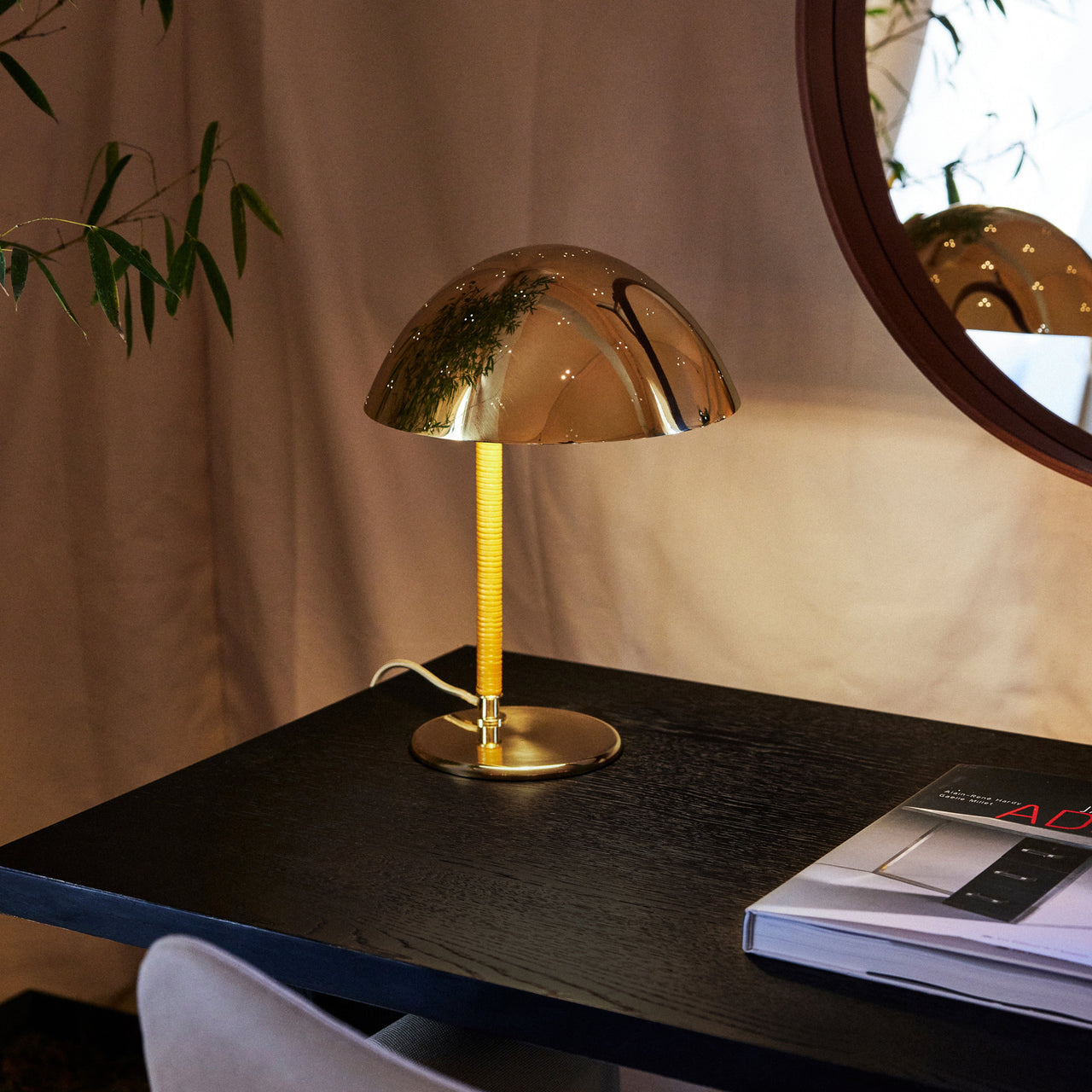 9209 Table Lamp