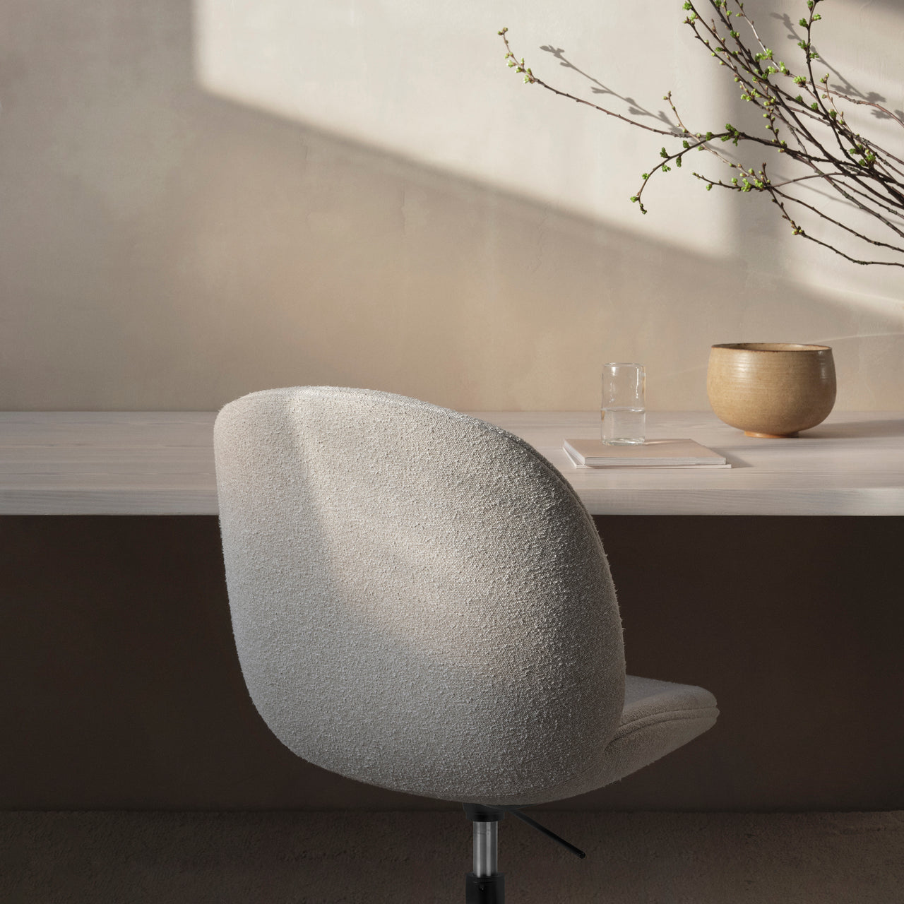 Beetle Adjustable Meeting Chair: 4-Star Base + Full Upholstered