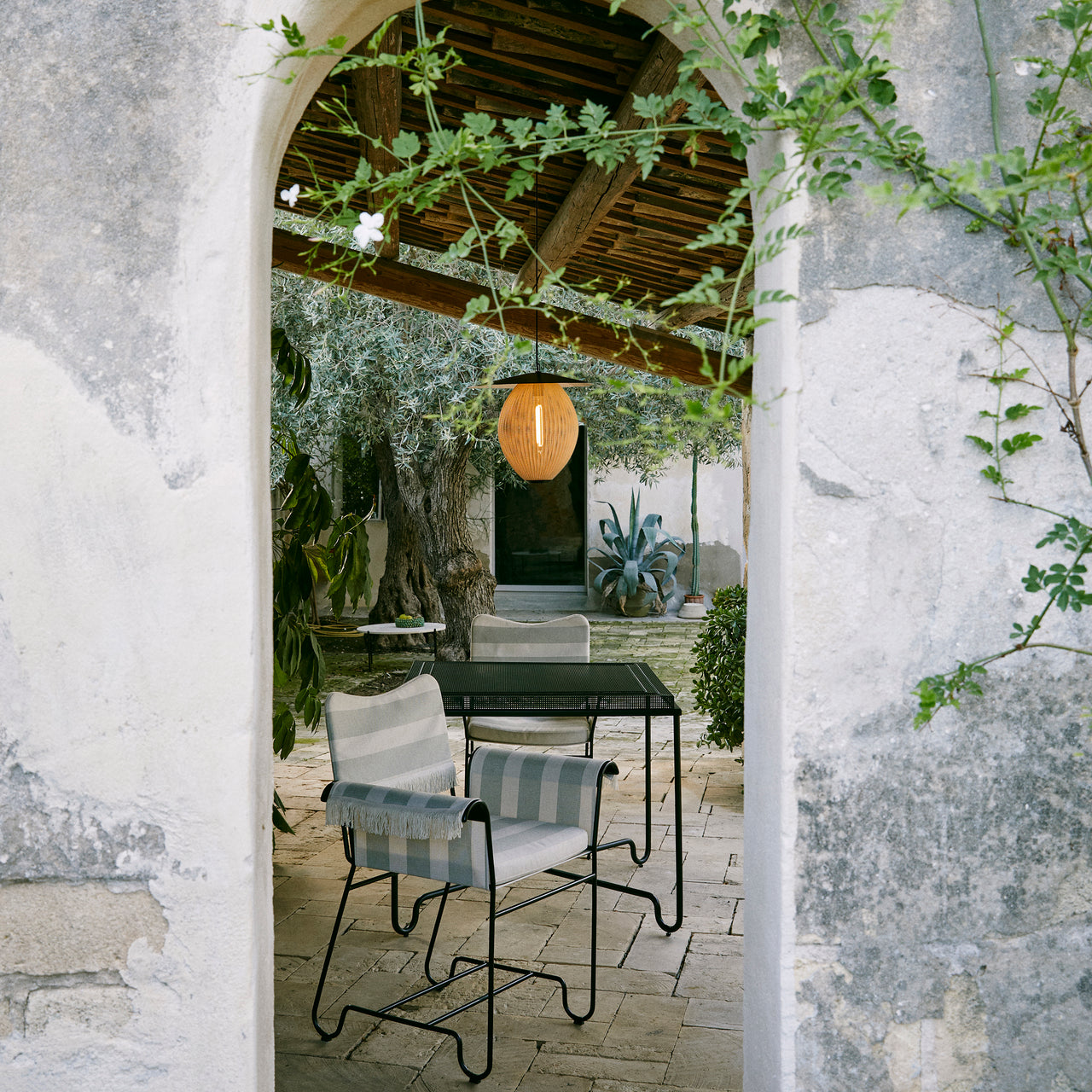 Tropique Dining Table: Outdoor