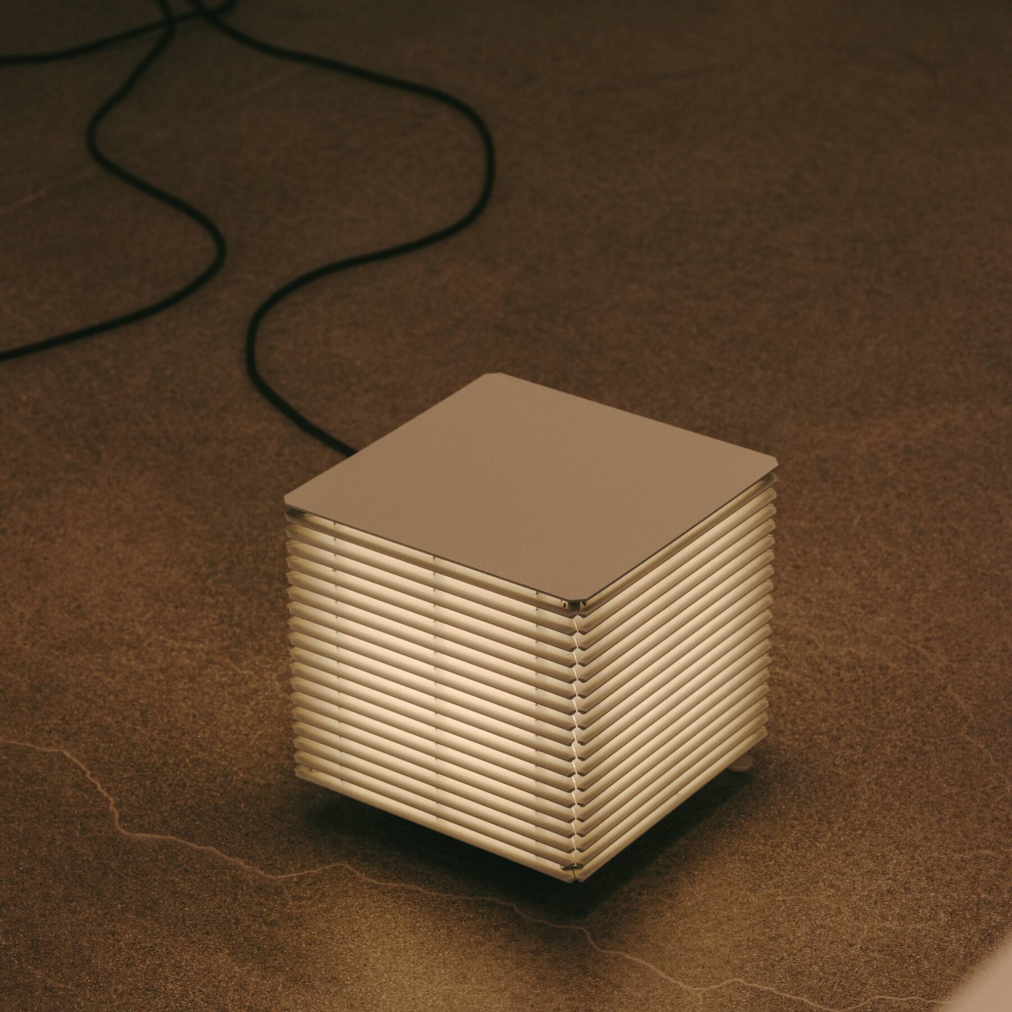 Shiro Floor Lamp: Outdoor