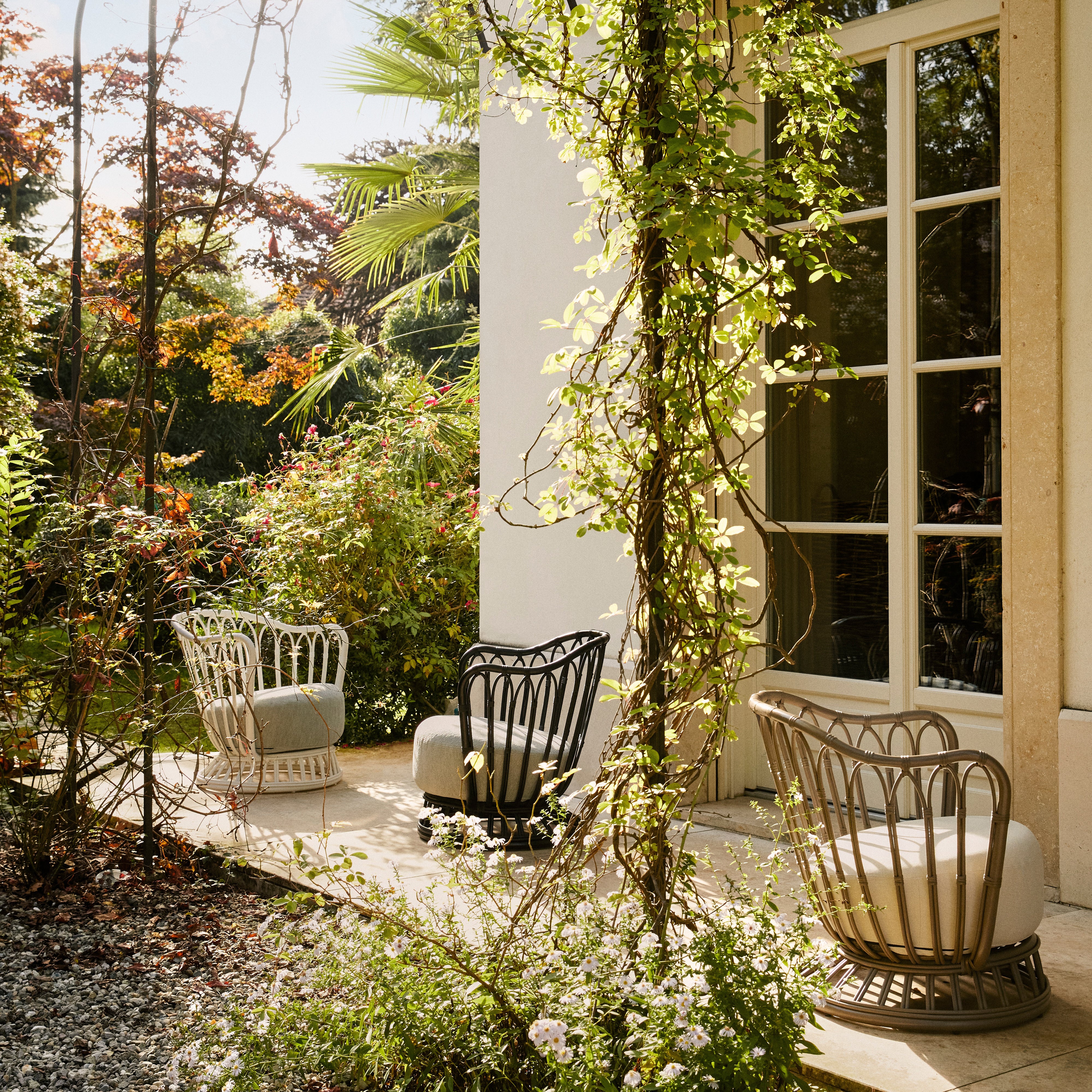 Grace Outdoor Lounge Chair: Fully Upholstered + LS