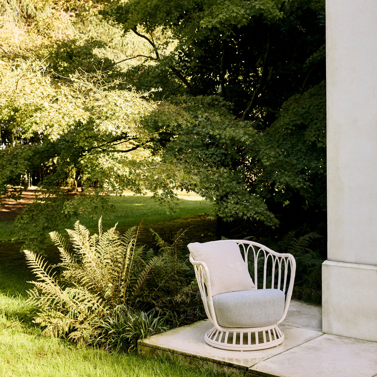 Grace Outdoor Lounge Chair: Fully Upholstered + LS