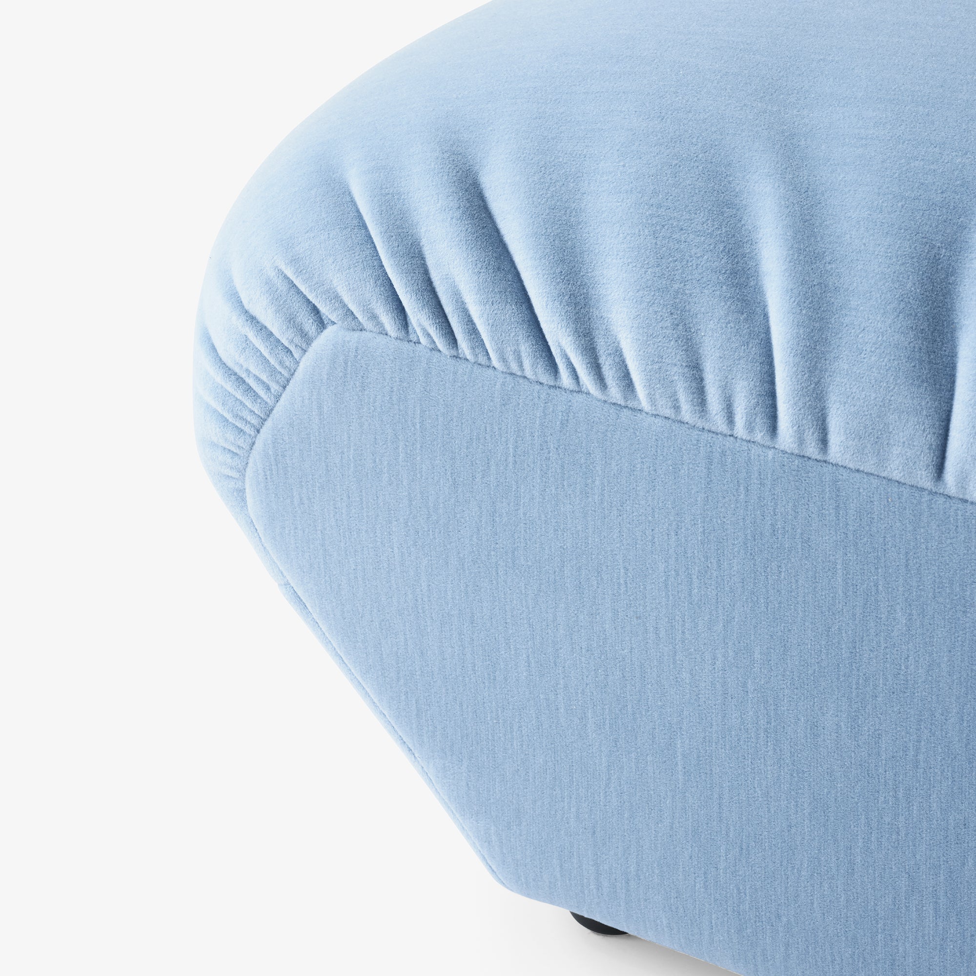 Hi Lo Pouf: AV56 + DI