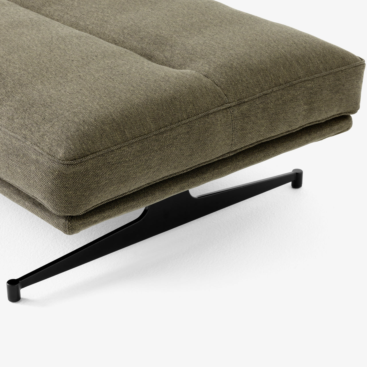 Inland Pouf: AV32 + DI