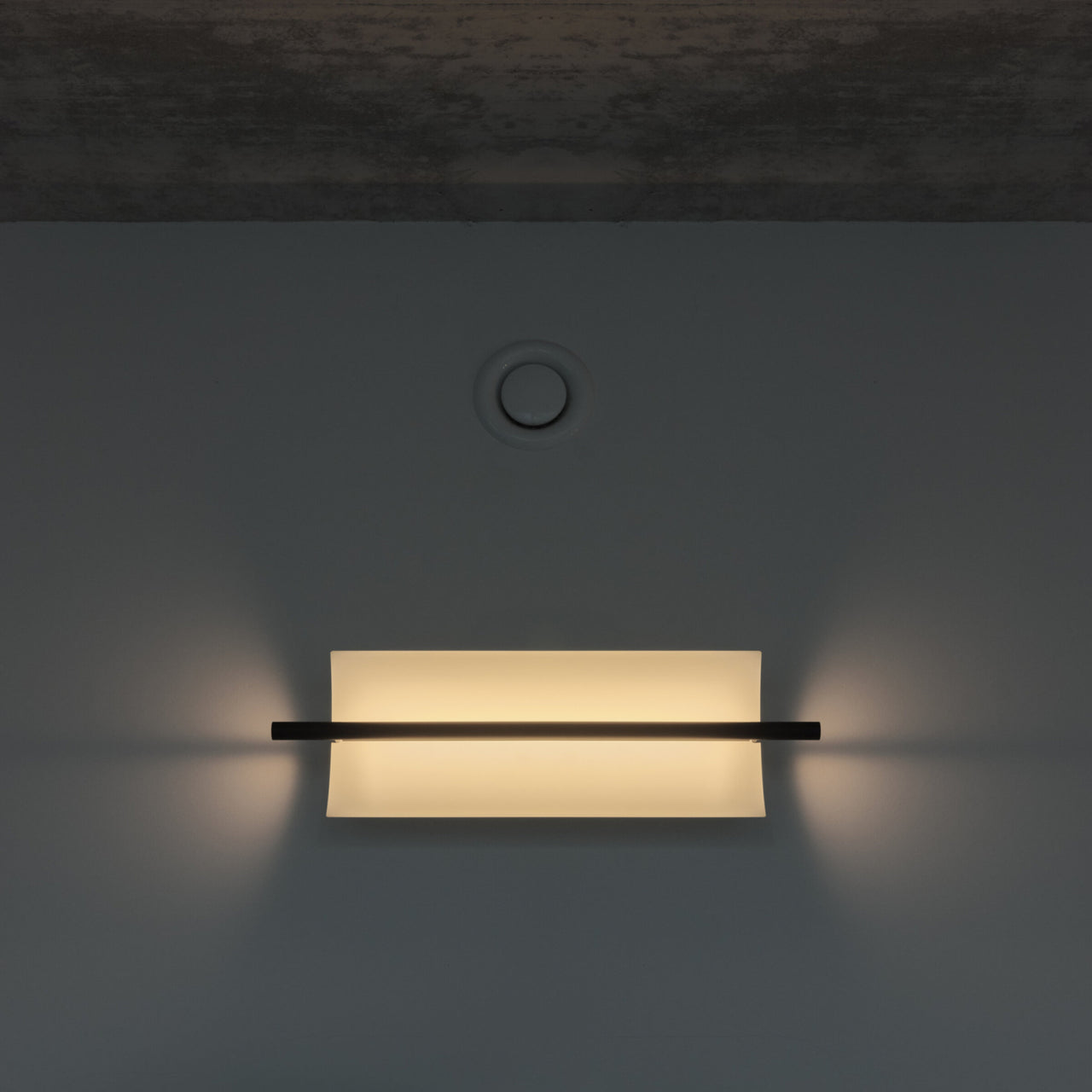 Lámina Wall Lamp