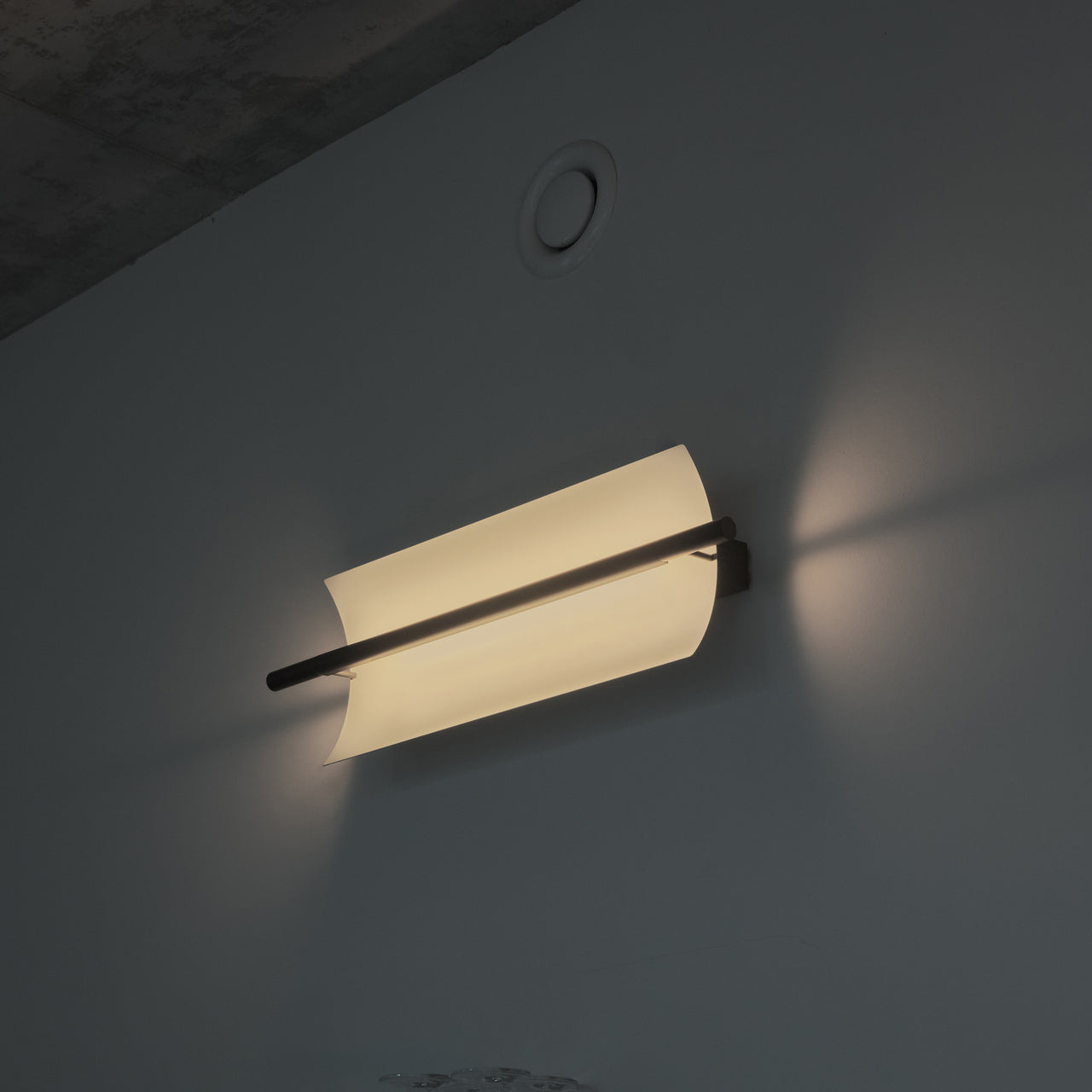 Lámina Wall Lamp