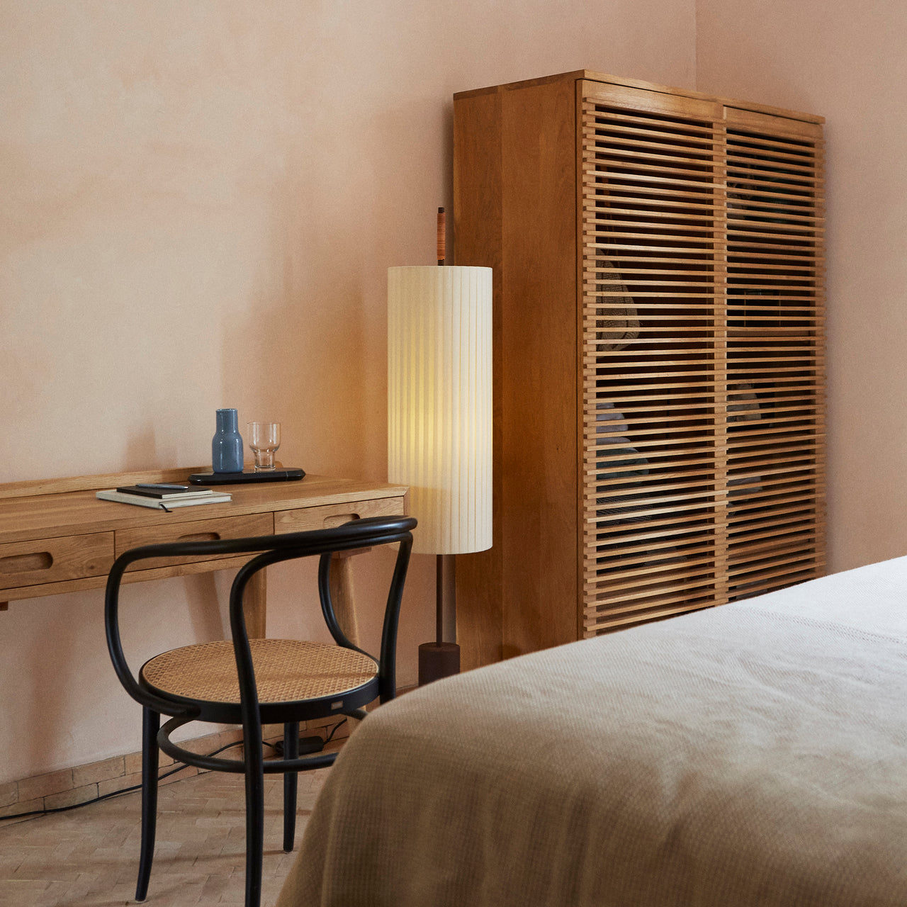 Dórica Floor Lamp