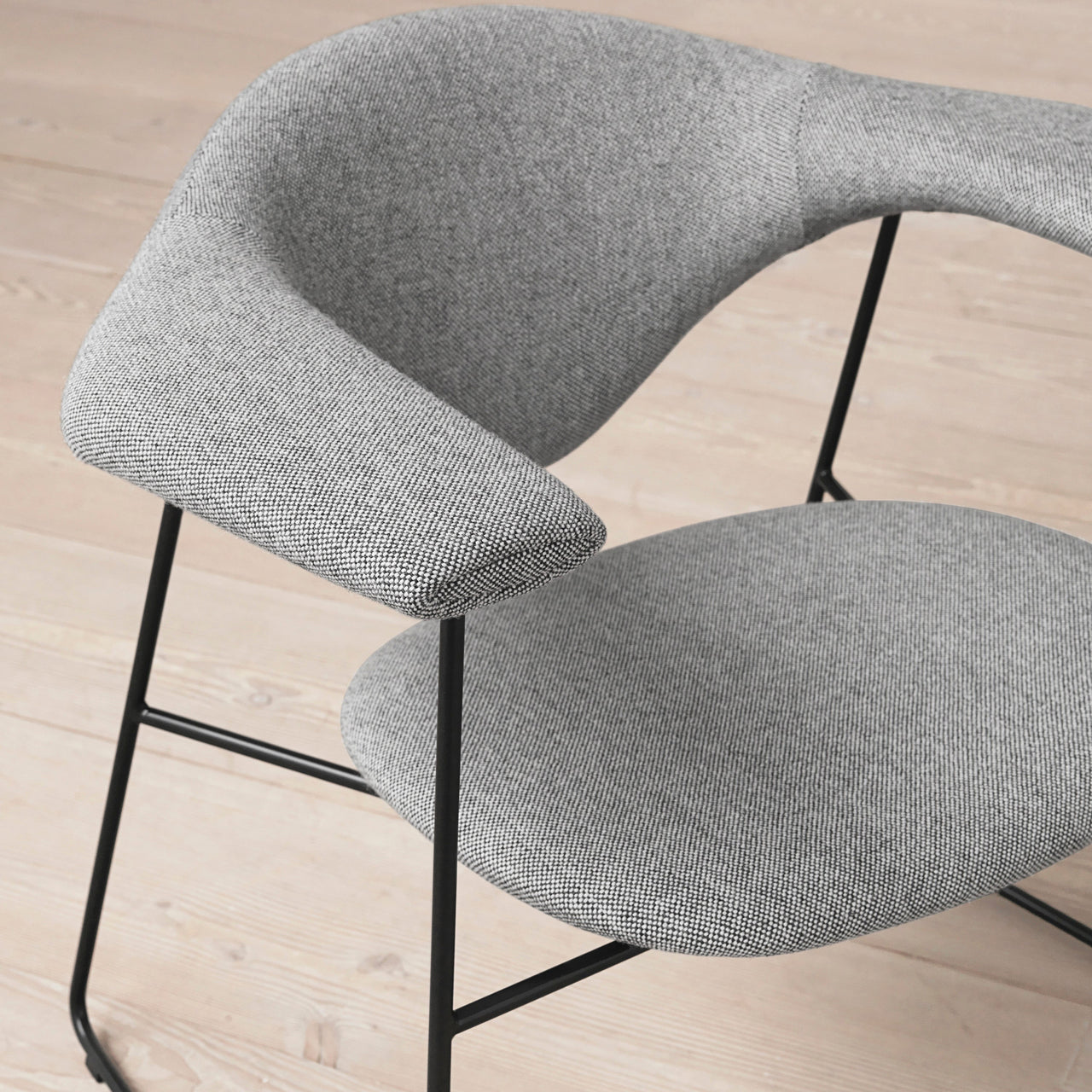 Masculo Dining Chair: Sledge Base + DI