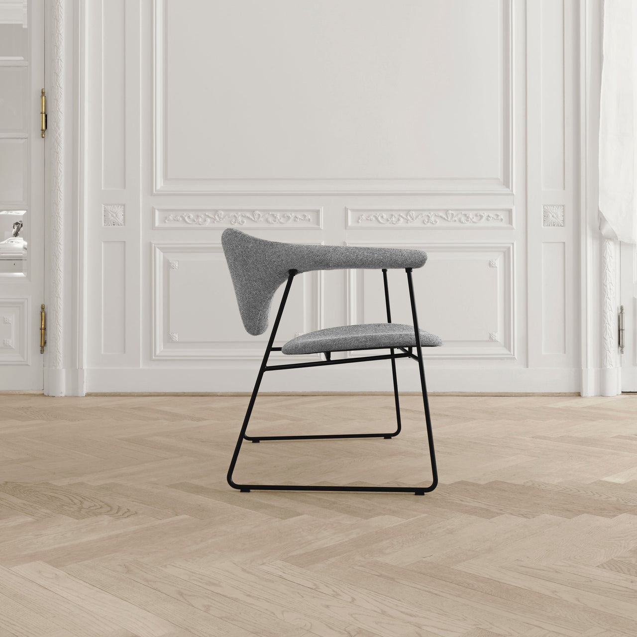 Masculo Dining Chair: Sledge Base + LS