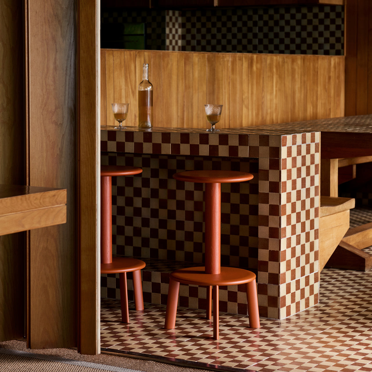 Massif Bar + Counter Stool: AV40 + AV39 + LS