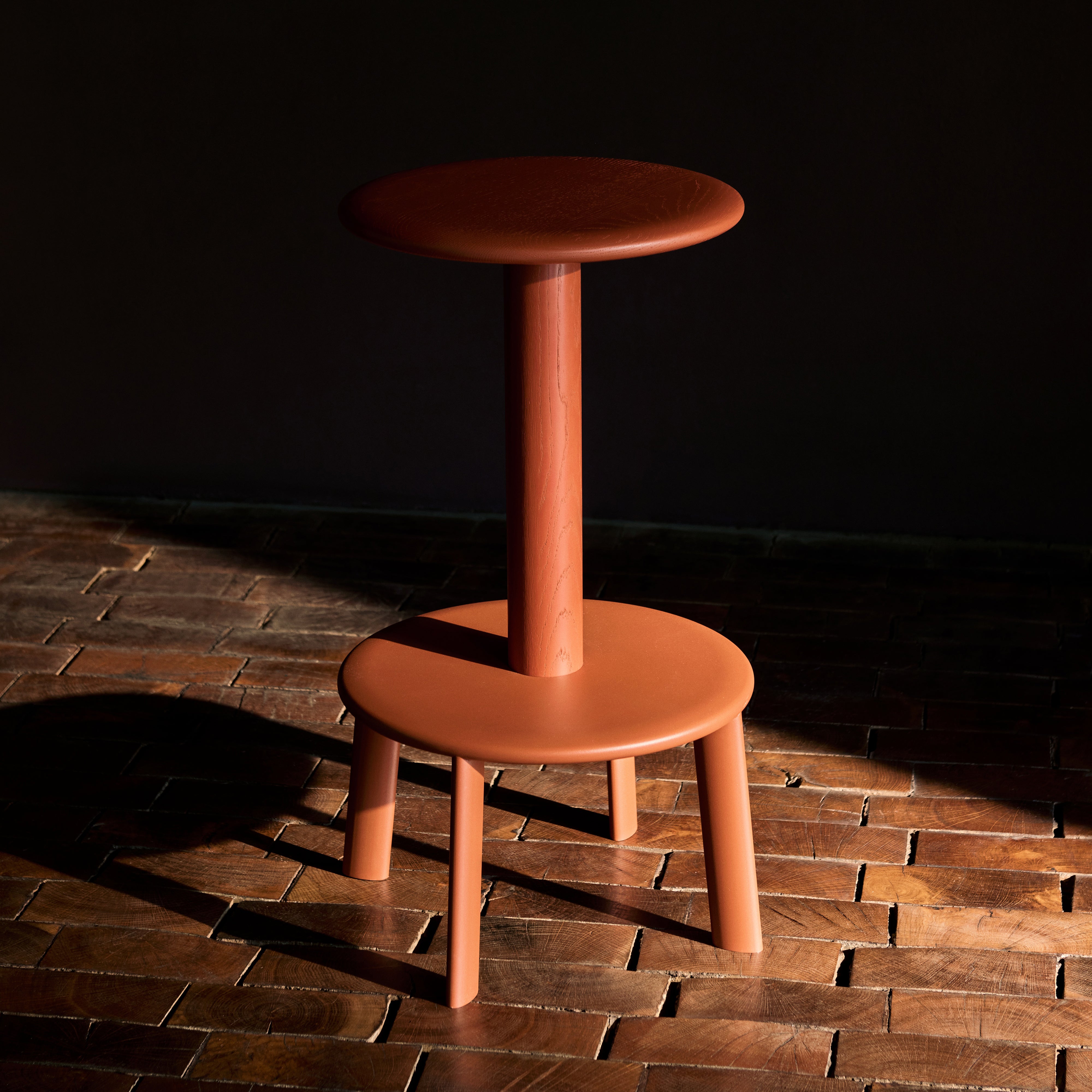 Massif Bar + Counter Stool: AV40 + AV39 + LS
