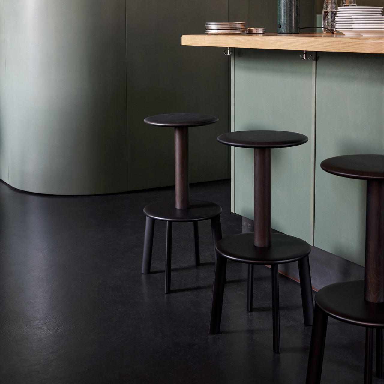 Massif Bar + Counter Stool: AV40 + AV39 + LS