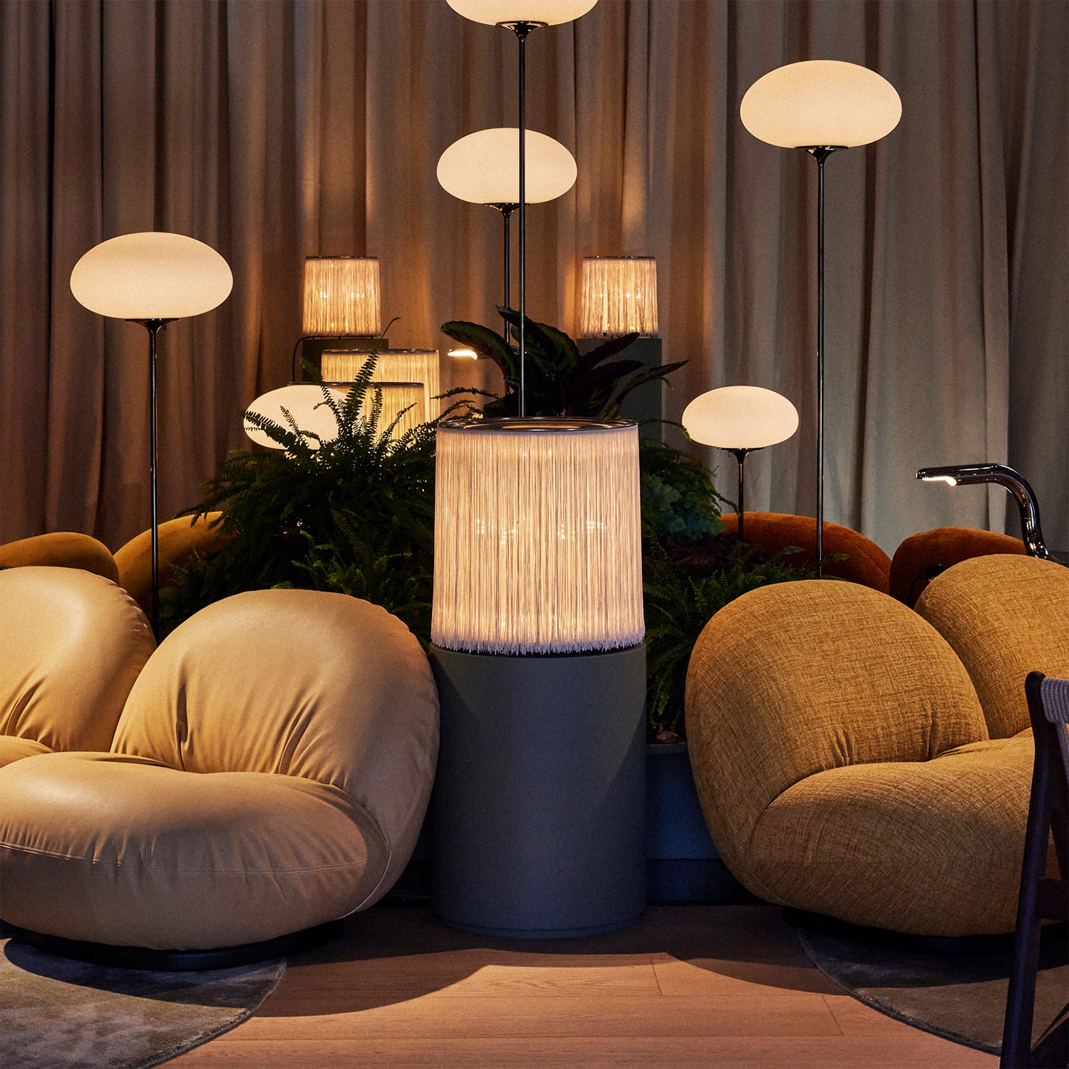 Model 597 Table Lamp: LS