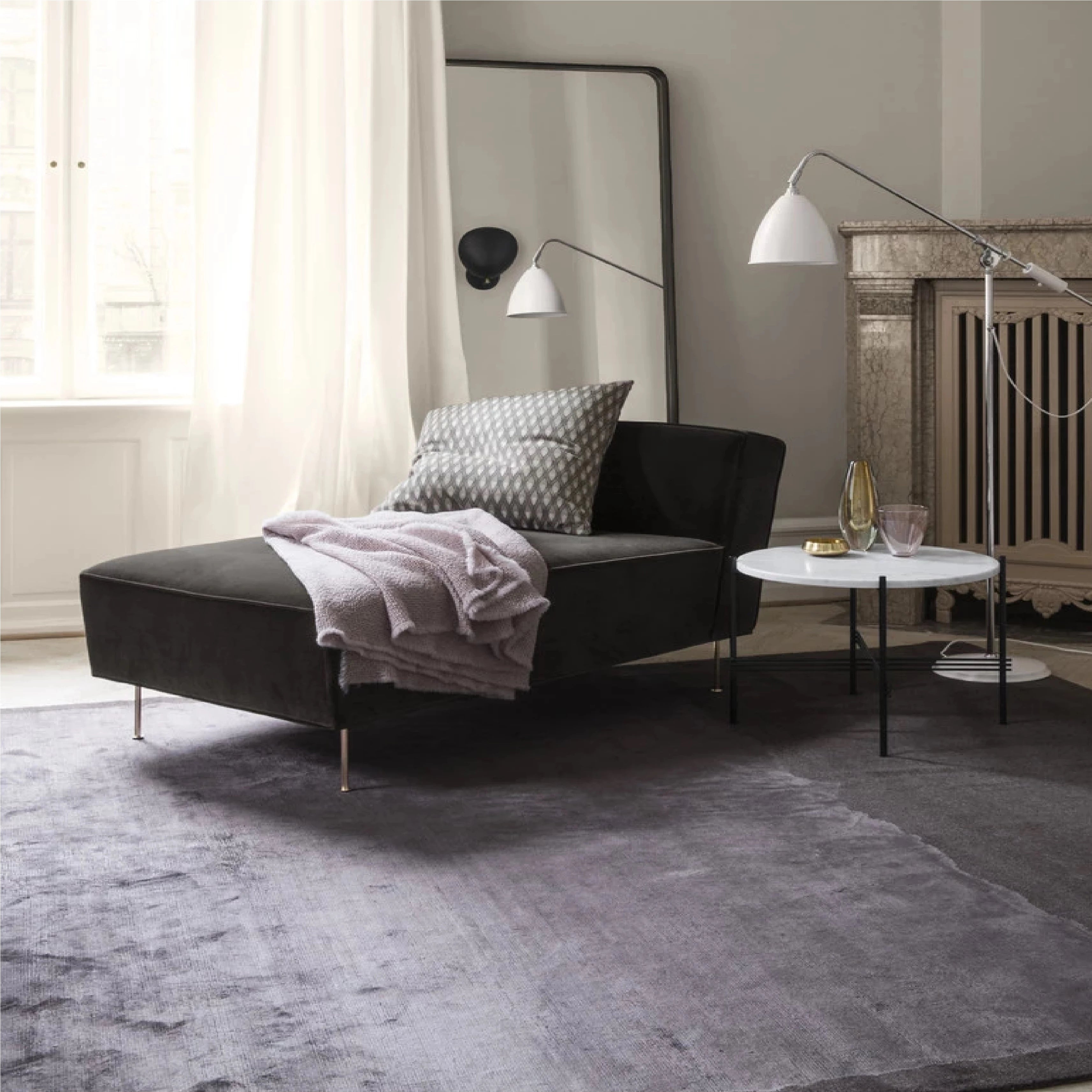 Modern Line Chaise Lounge: LS