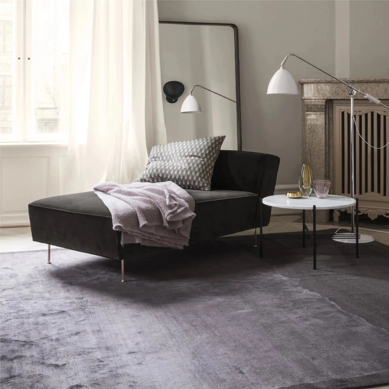 Modern Line Chaise Lounge: LS