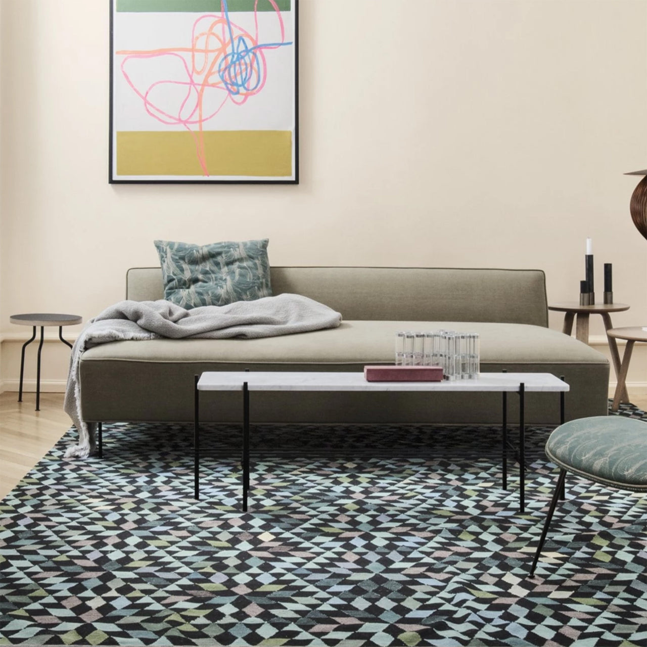 Modern Line Sofa: LS
