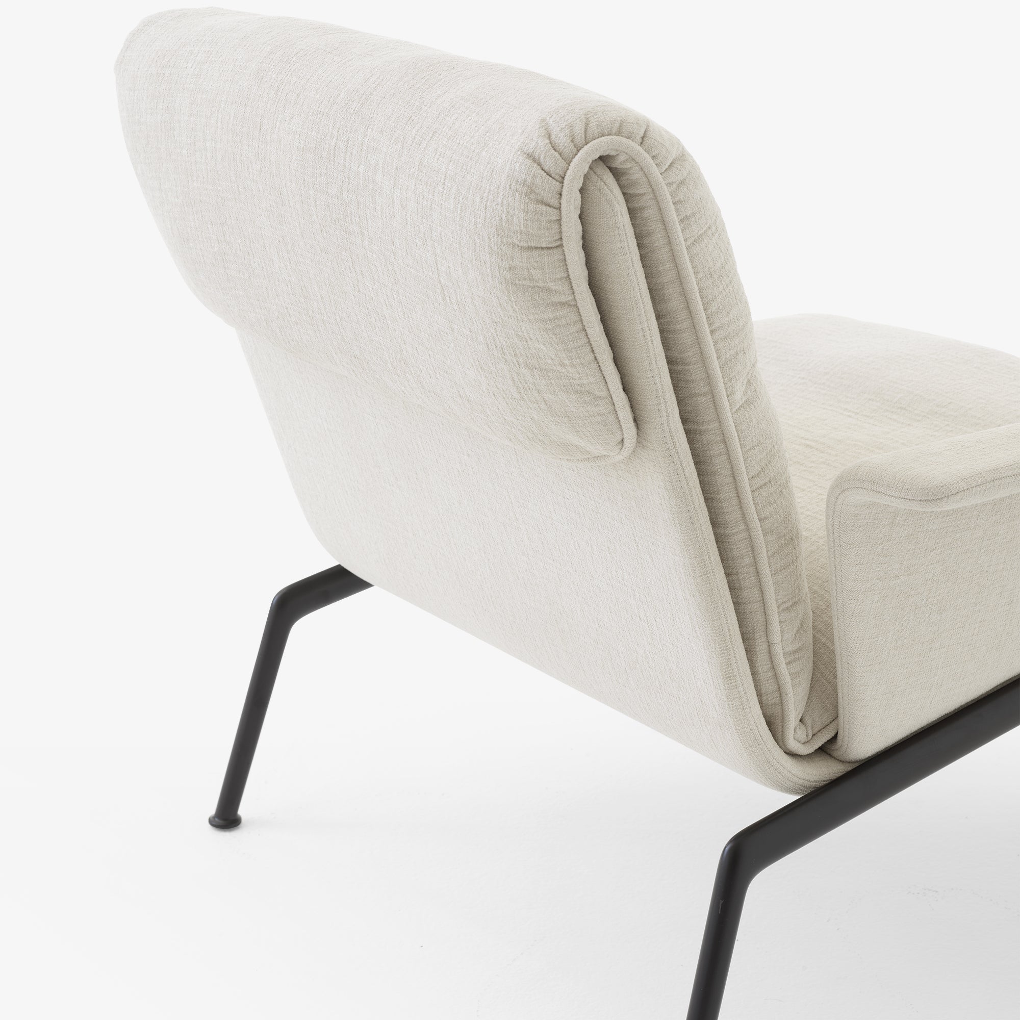 Muno Lounge Armchair: LN19+ DI