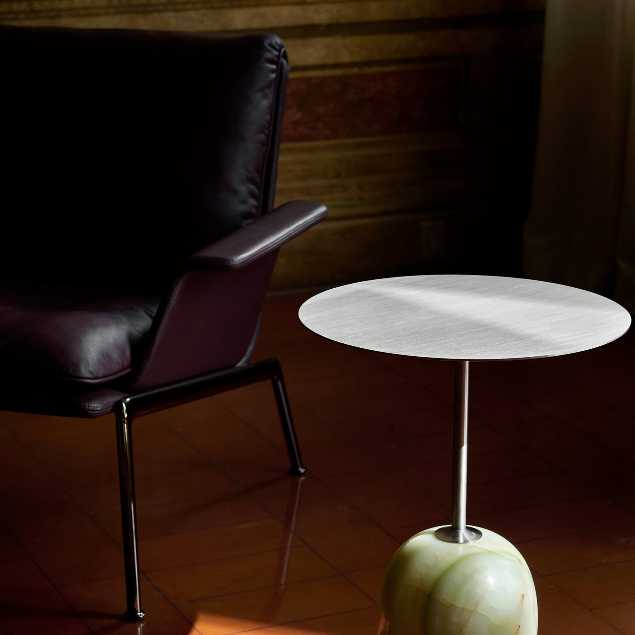 Muno Lounge Armchair: LN19 + DI