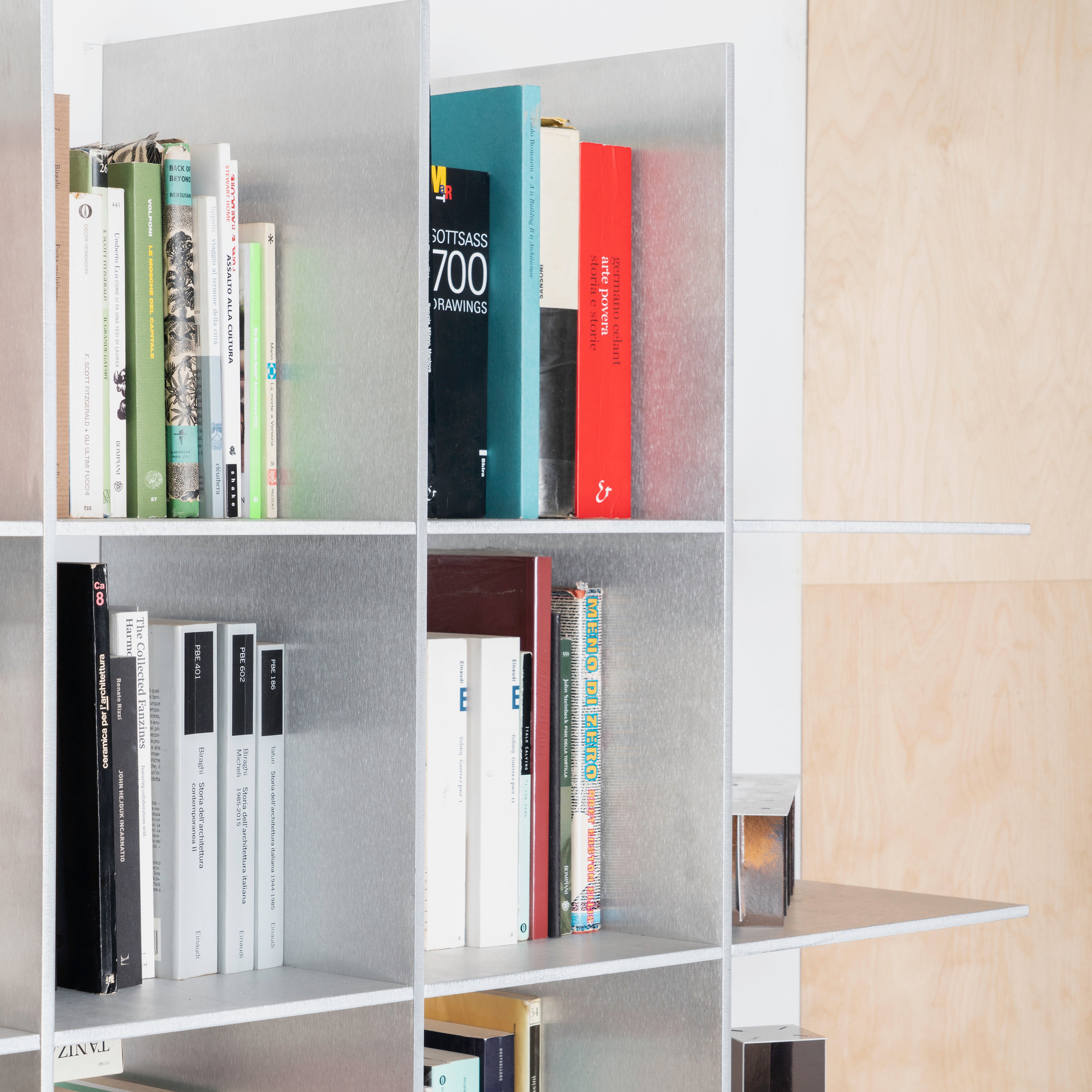 NM09 Bookcase