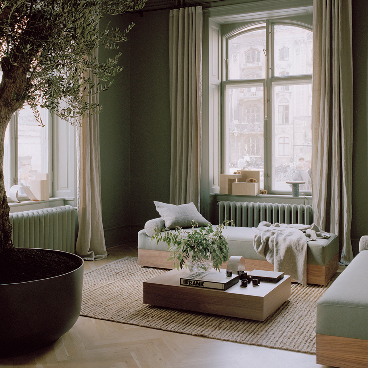 Mass Daybed with Cushion