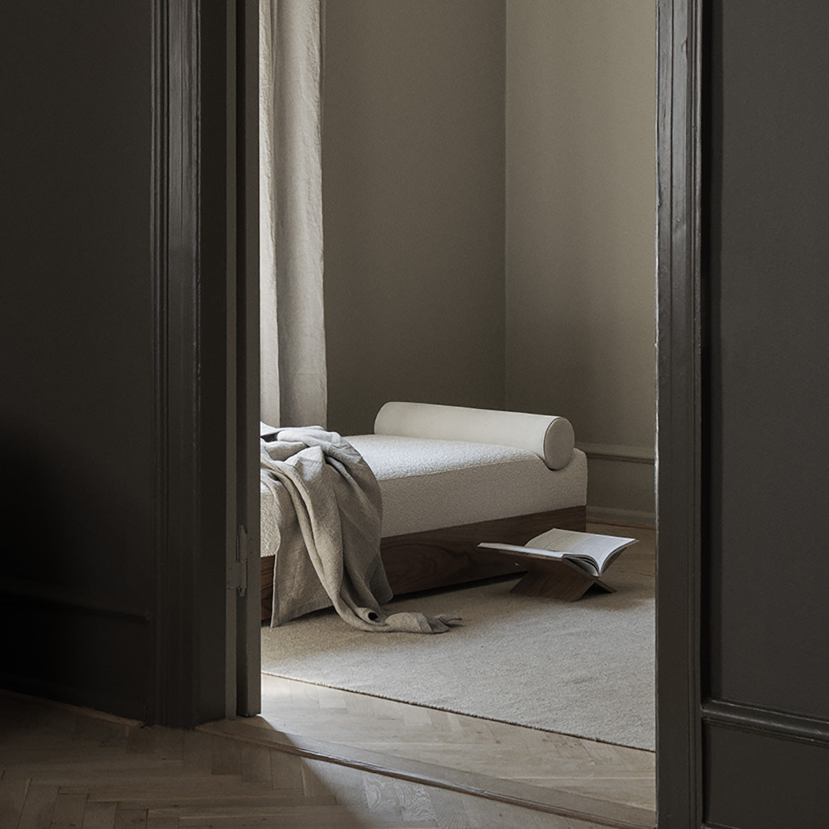 Mass Daybed with Cushion