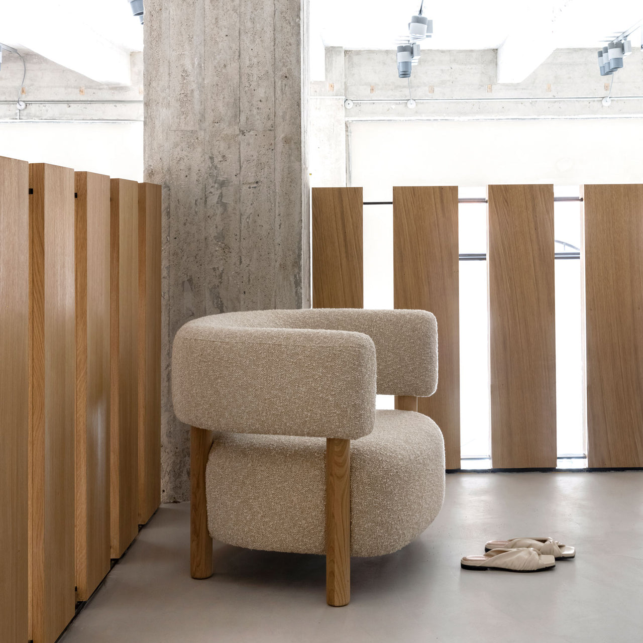 Notabene Shoe Store Lounge Chair N-S03