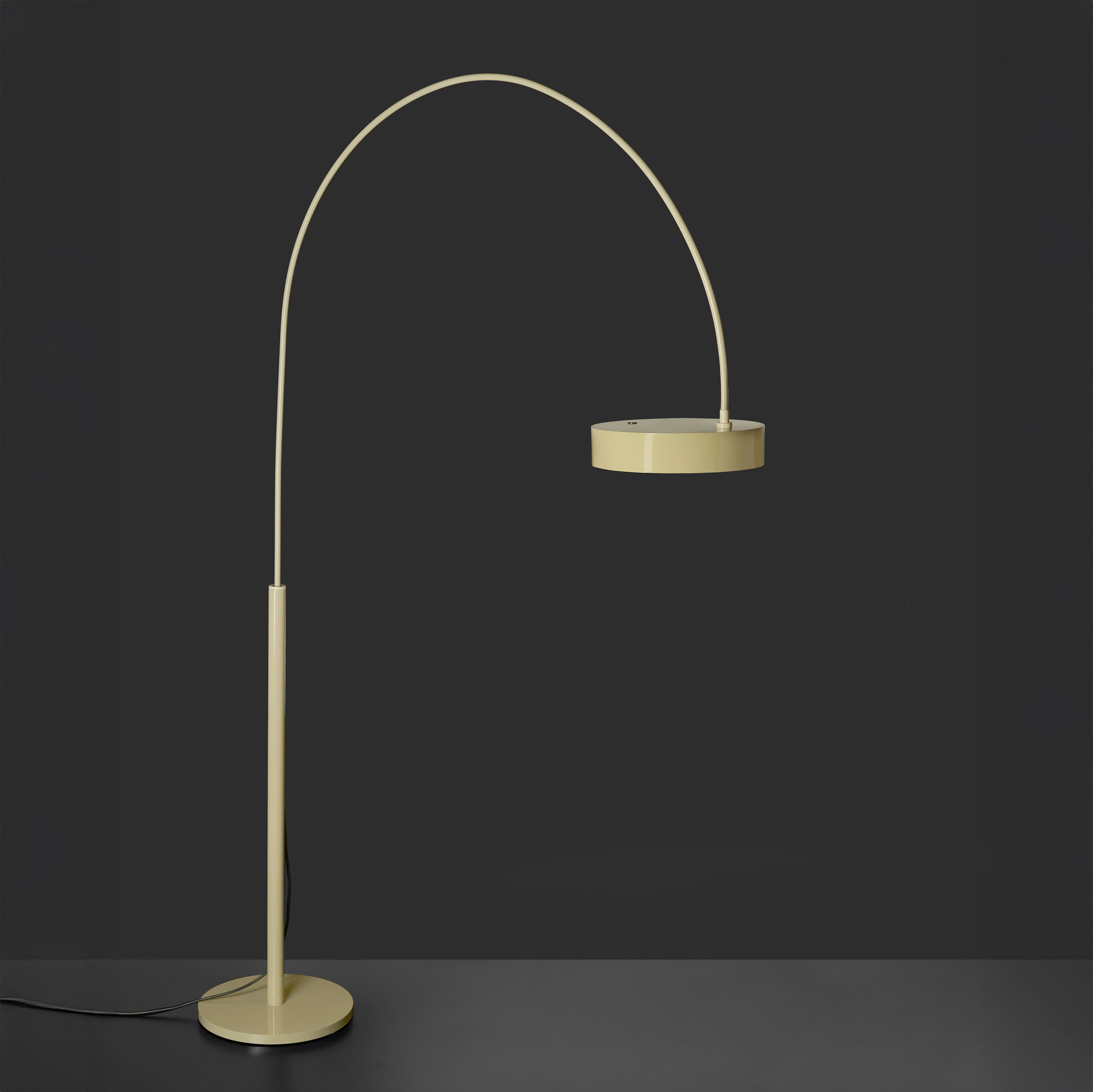 Berlin Arched Floor Lamp: Outdoor