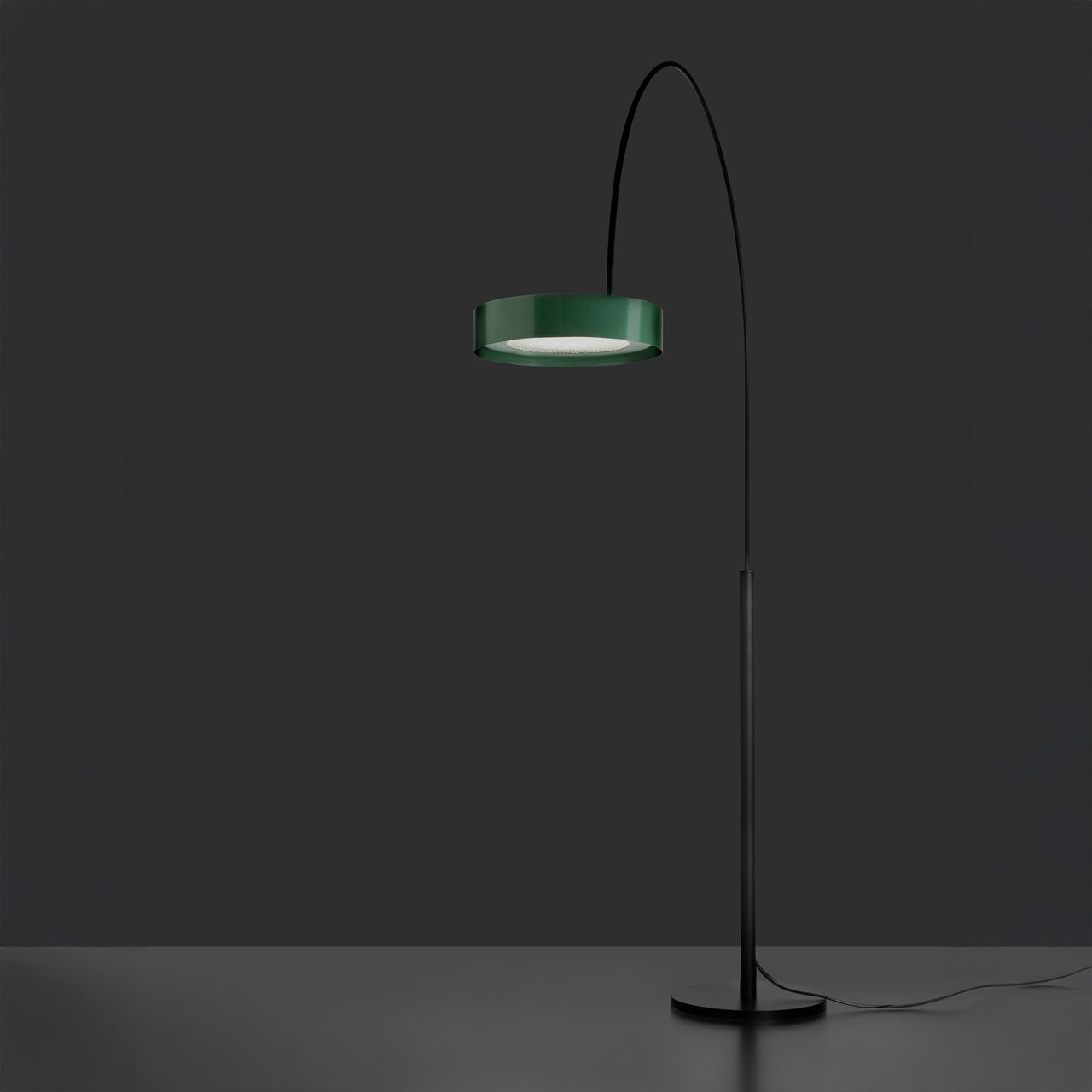 Berlin Arched Floor Lamp: Outdoor