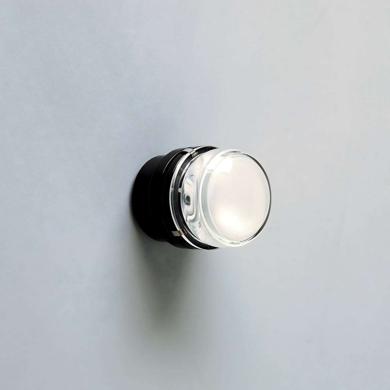 Fresnel Wall Lamp: Outdoor