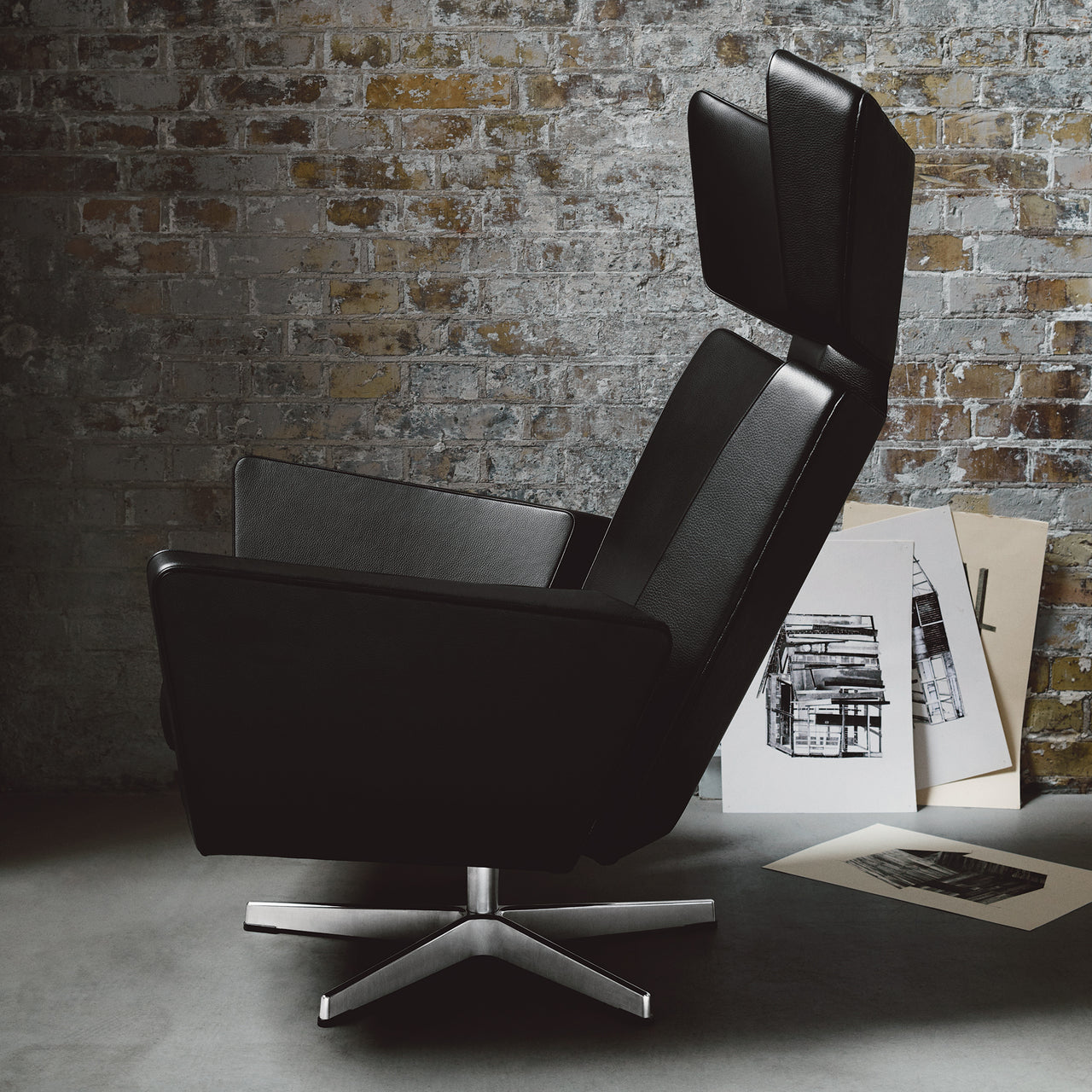 Oksen Swivel Lounge Chair: LS