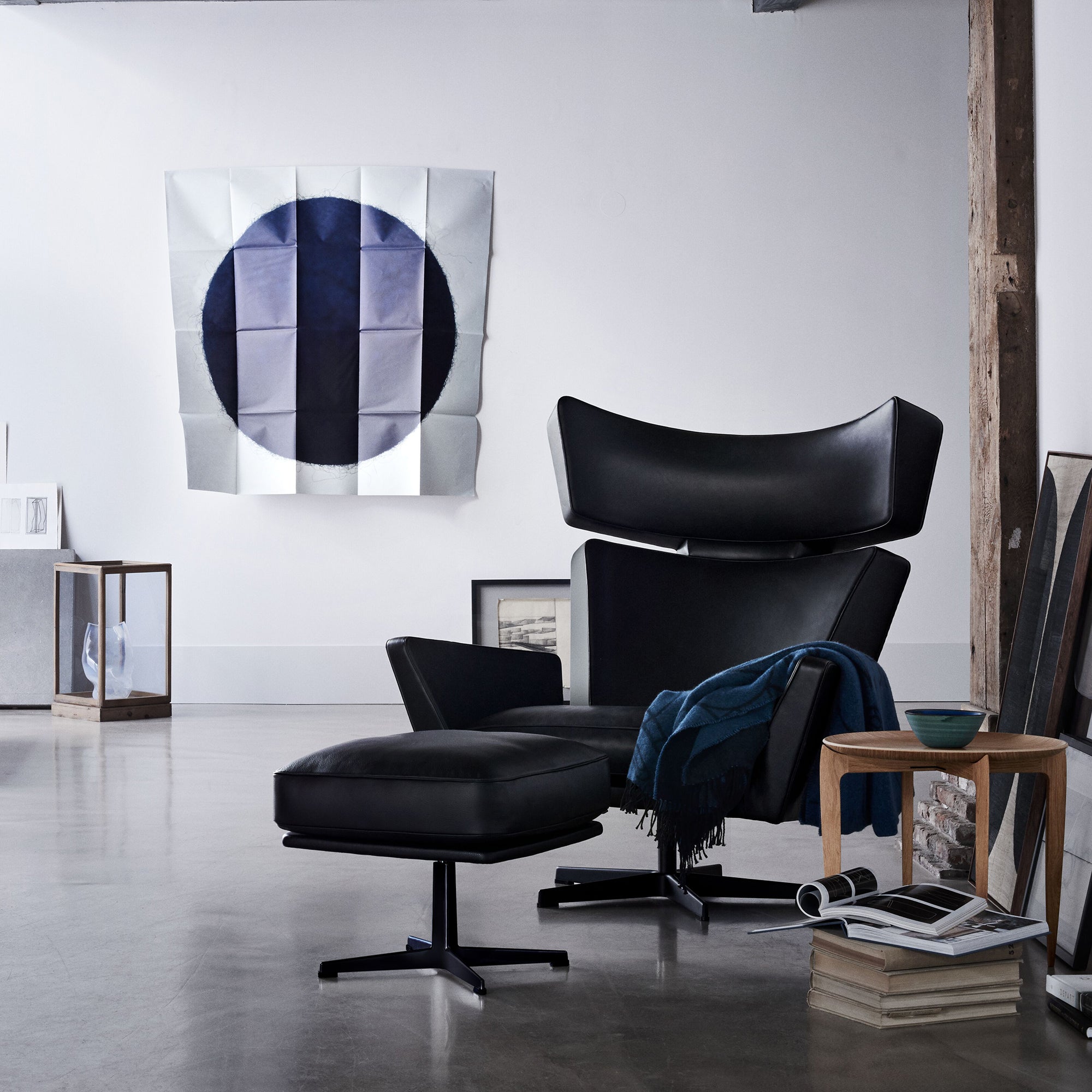 Oksen Swivel Lounge Chair: LS